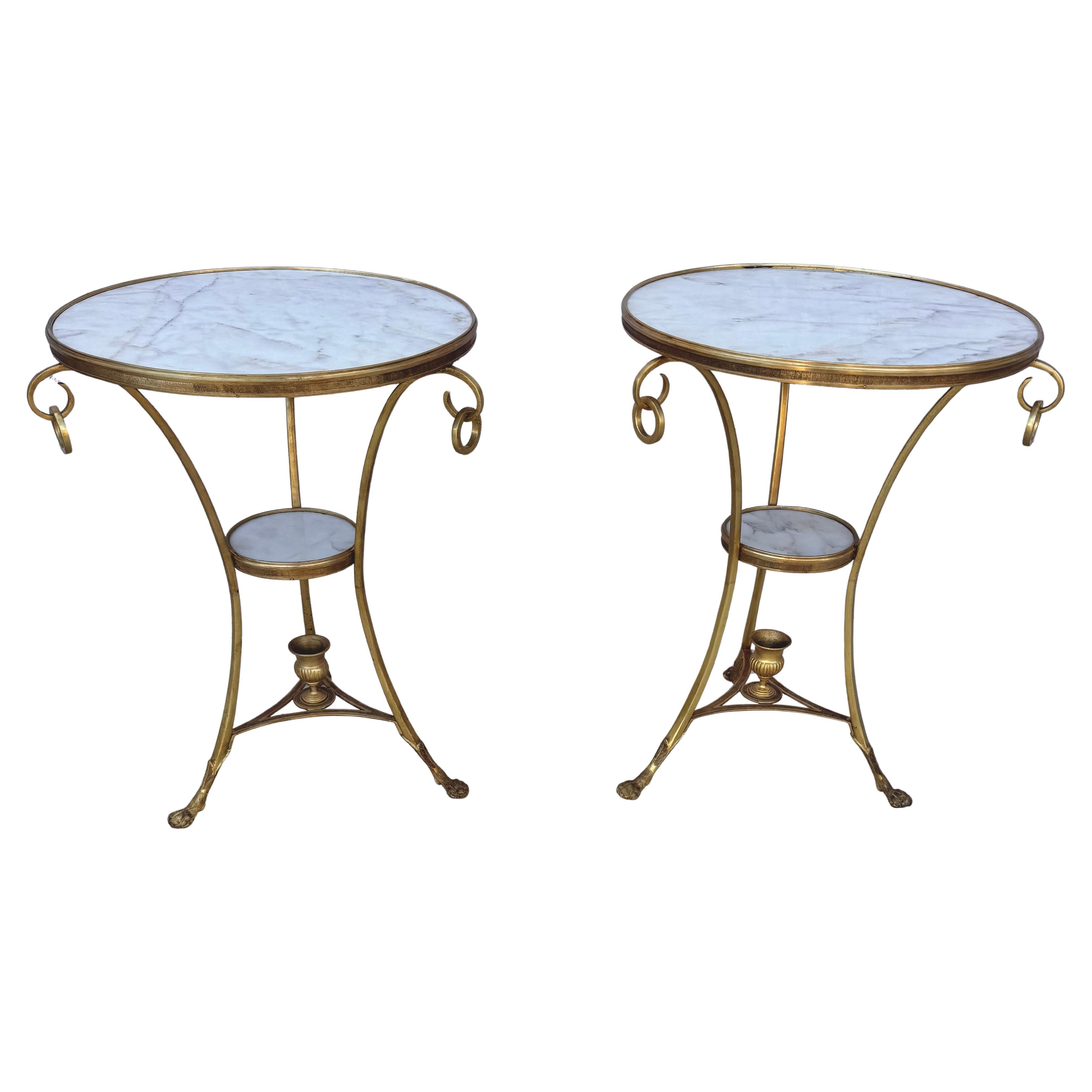 Paire de tables Guèridon en bronze doré et marbre blanc Bon état - En vente à Bradenton, FL
