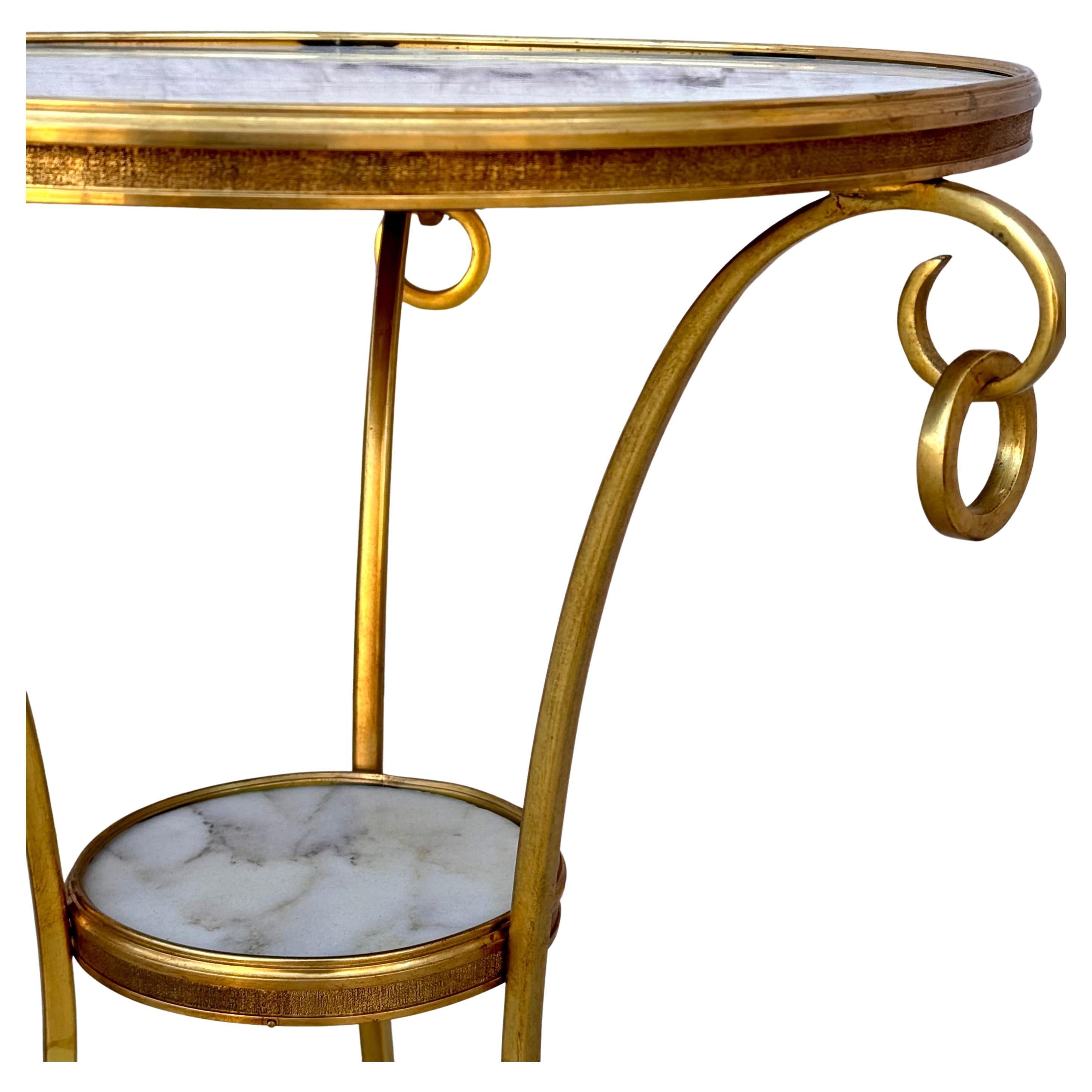 Bronze Paire de tables Guèridon en bronze doré et marbre blanc en vente