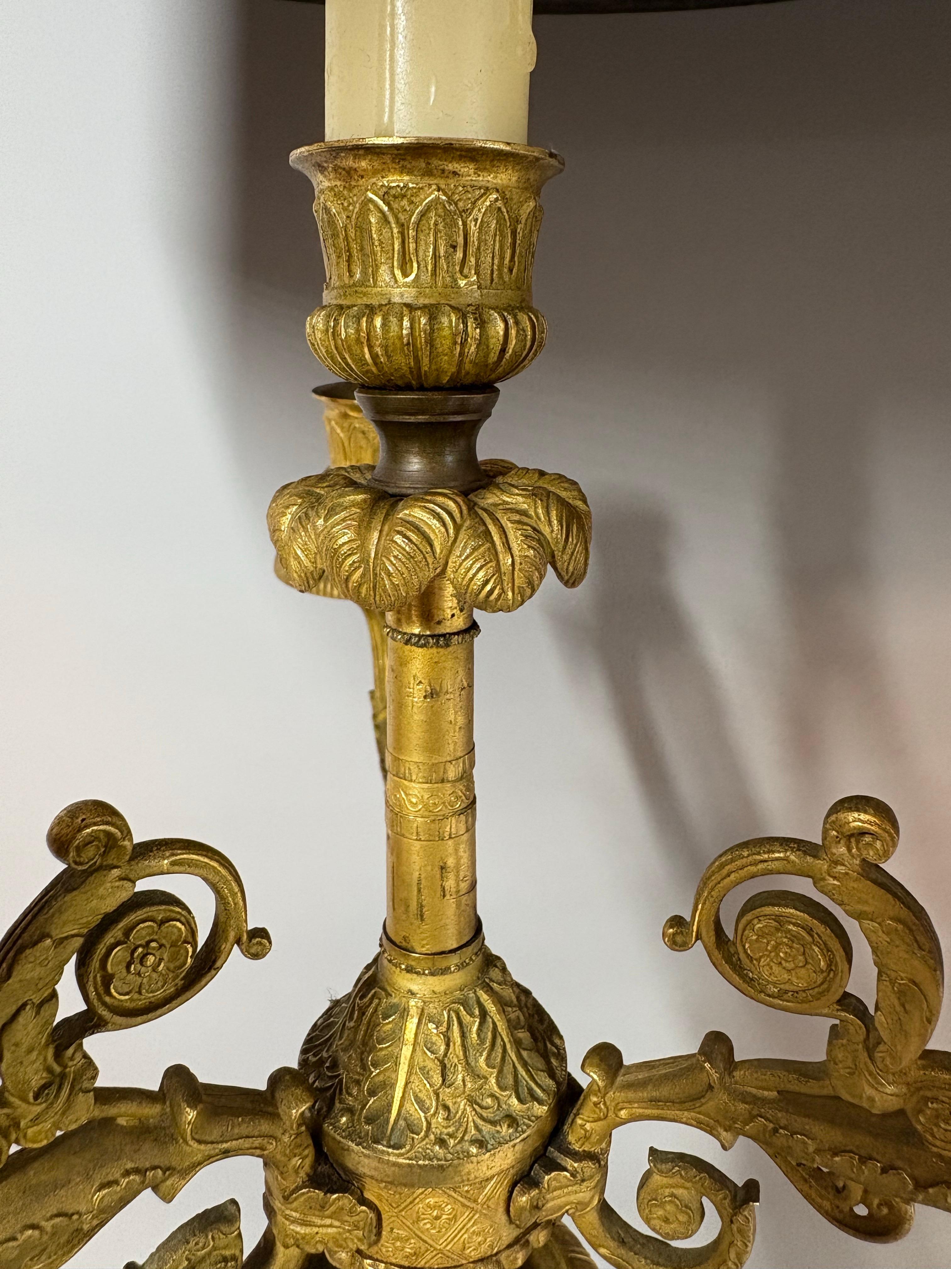 Ein Paar vergoldete Bronze-Kandelaber/Lampen im Empire-Stil, um 1860 im Angebot 4