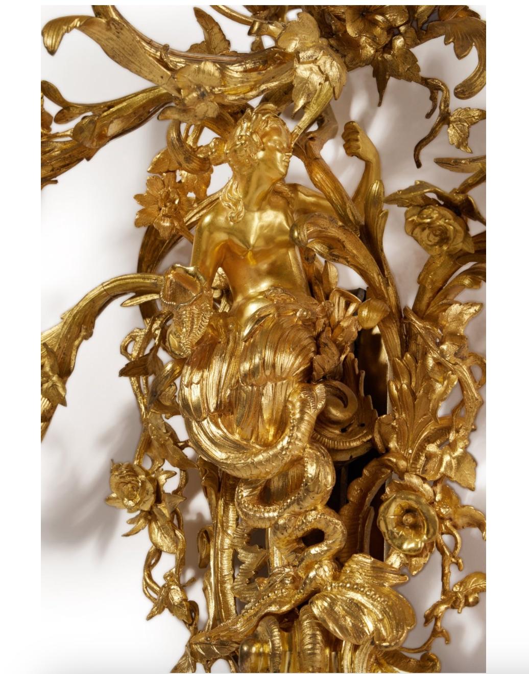 Pareja de apliques de seis luces en bronce dorado a la manera de Francesco Ladatte en Excelente estado para la venta en Long Island City, NY