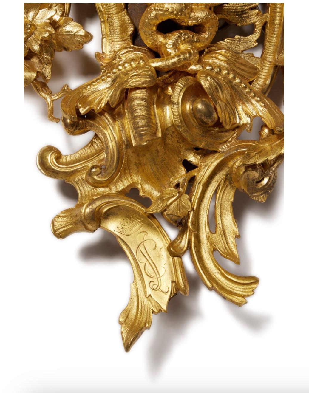 Pareja de apliques de seis luces en bronce dorado a la manera de Francesco Ladatte siglo XIX en venta