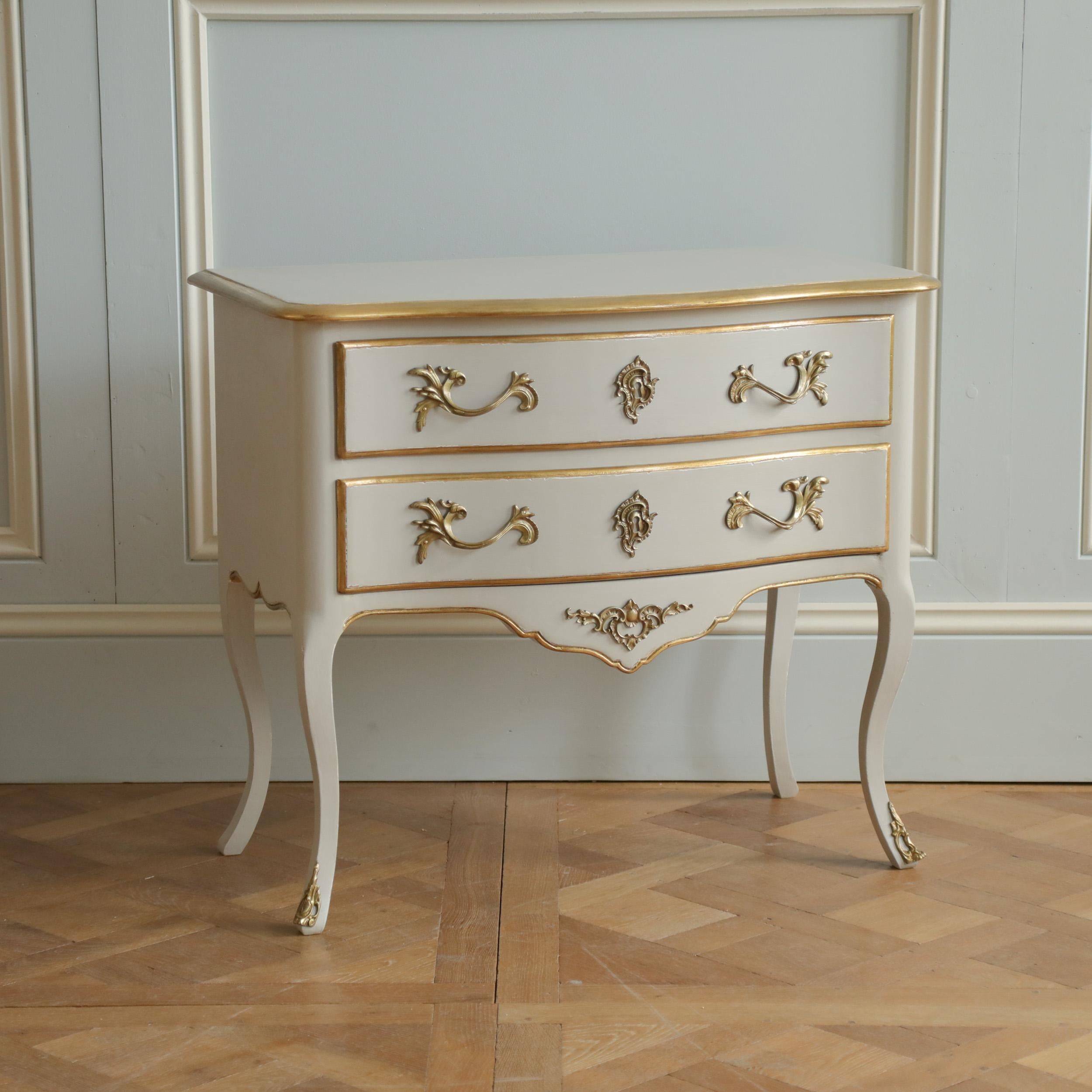 Pair of Gilt Wood & Painted Louis XV Style Bedside Tables/Chest of Drawers In Excellent Condition In London, Park Royal