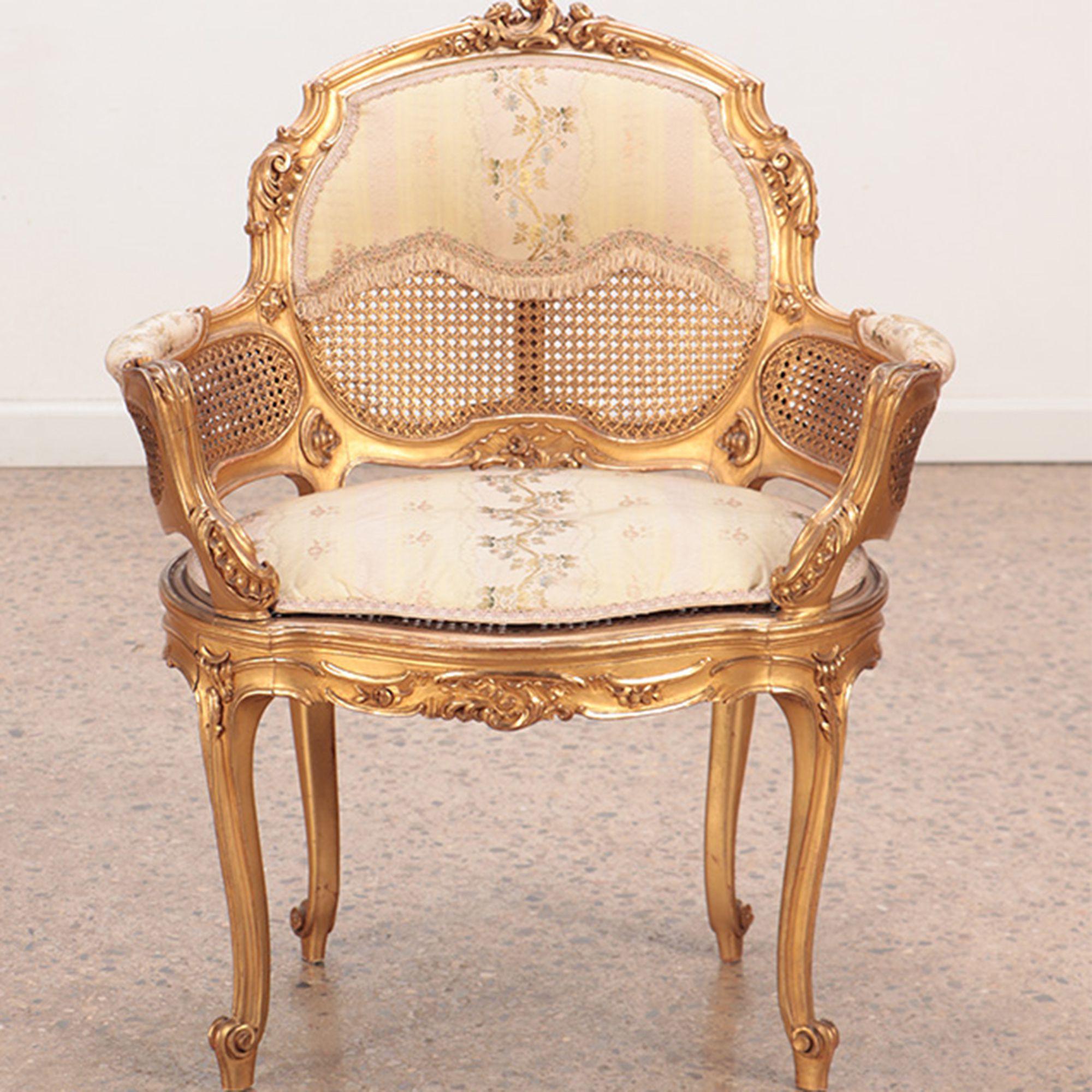 Paire de chaises de bergère françaises de style Louis XV en bois doré et sculpté. Circa 1900  en vente 4