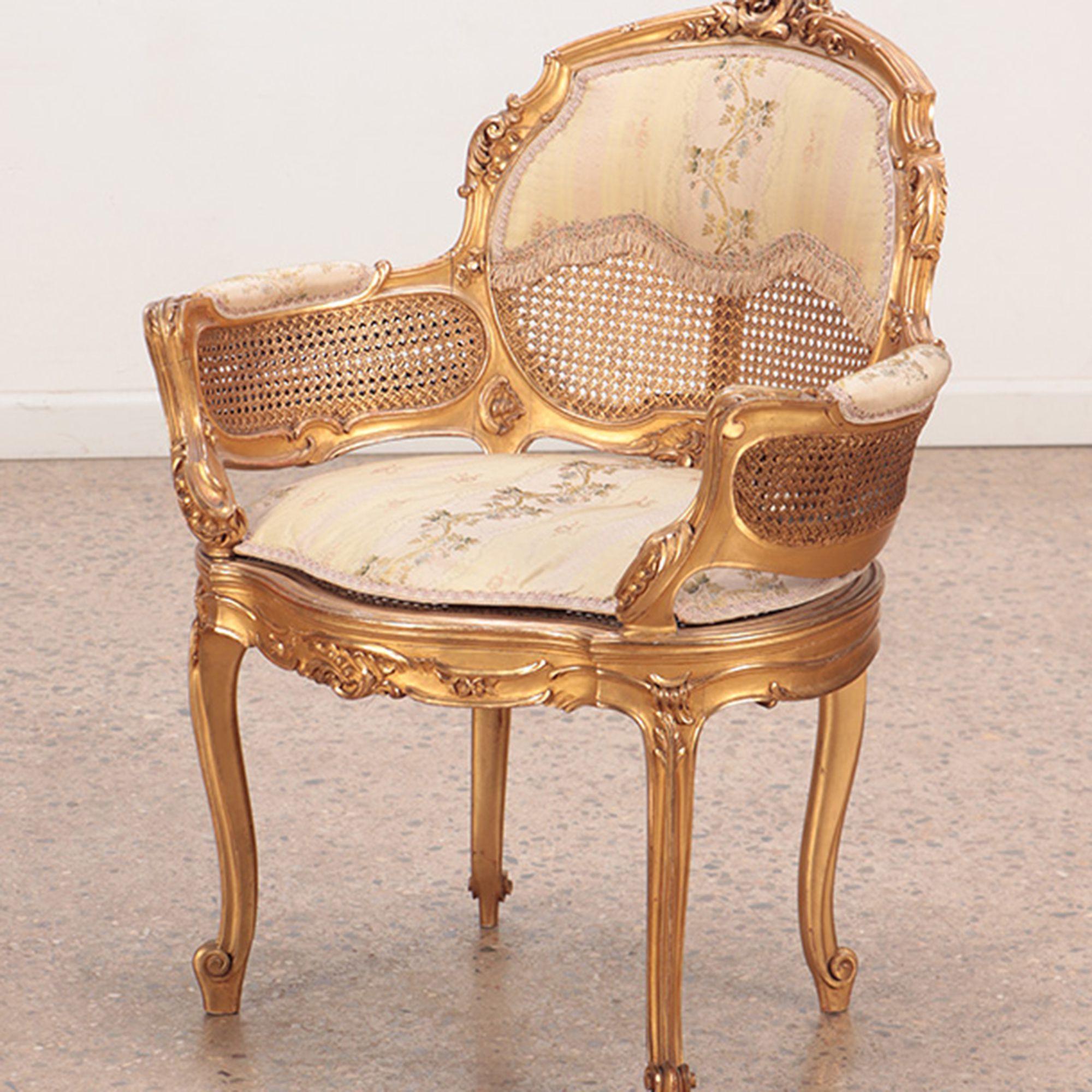 Paire de chaises de bergère françaises de style Louis XV en bois doré et sculpté. Circa 1900  en vente 3
