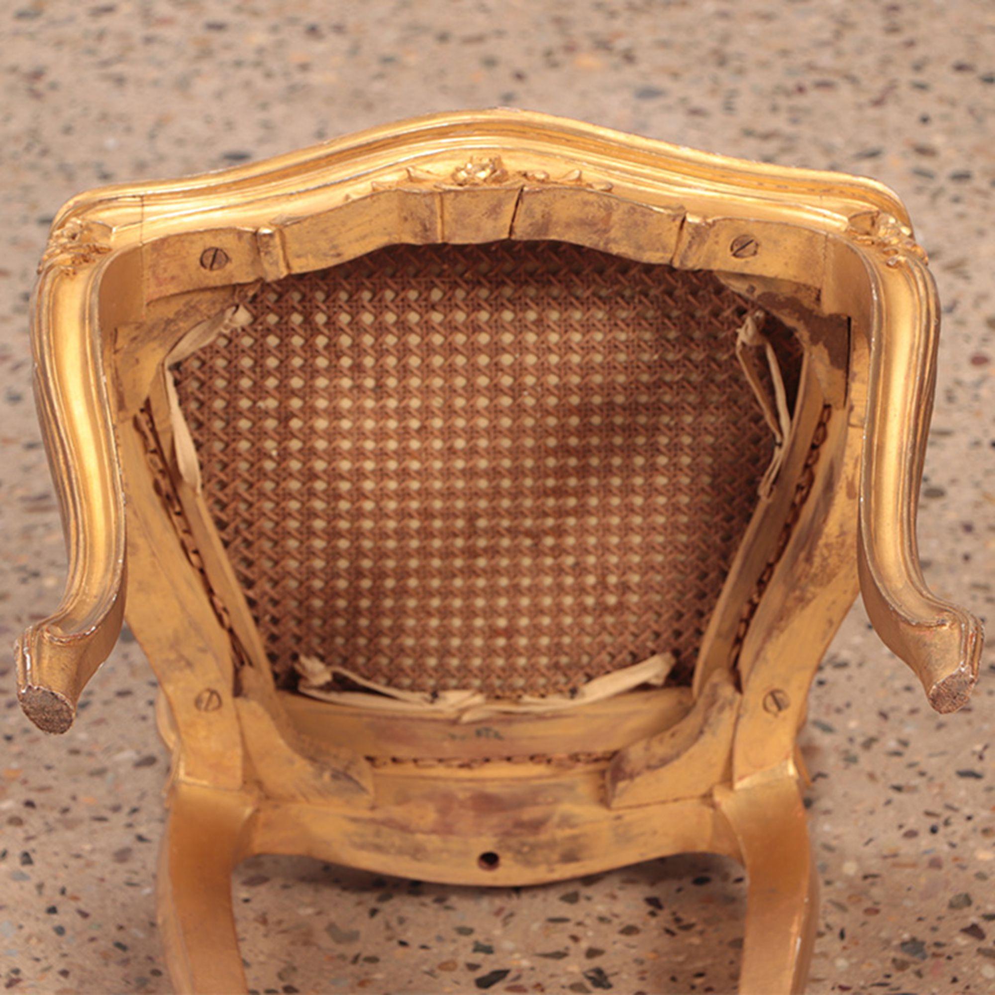 Paire de chaises d'appoint françaises de style Louis XV en bois doré et sculpté. Circa 1900 en vente 6