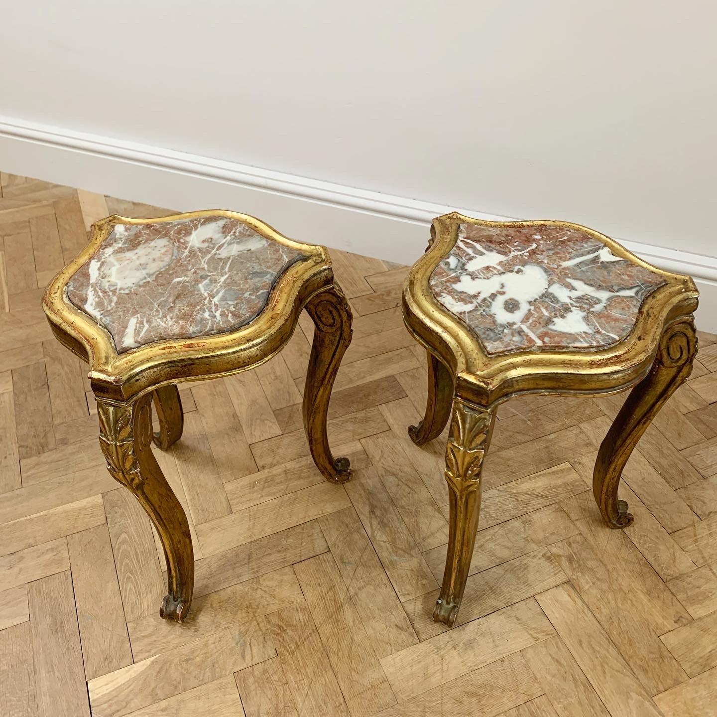 An impactful pair of gilt wood vase stands with breche d’alep inserts to the shaped shield tops of elegant form.

French, mid nineteenth century.