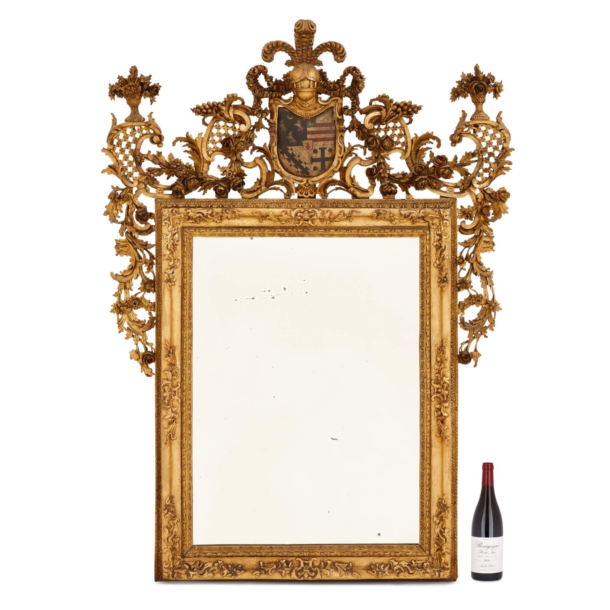Paire de miroirs italiens anciens en bois doré et décorés en polychrome en vente 6
