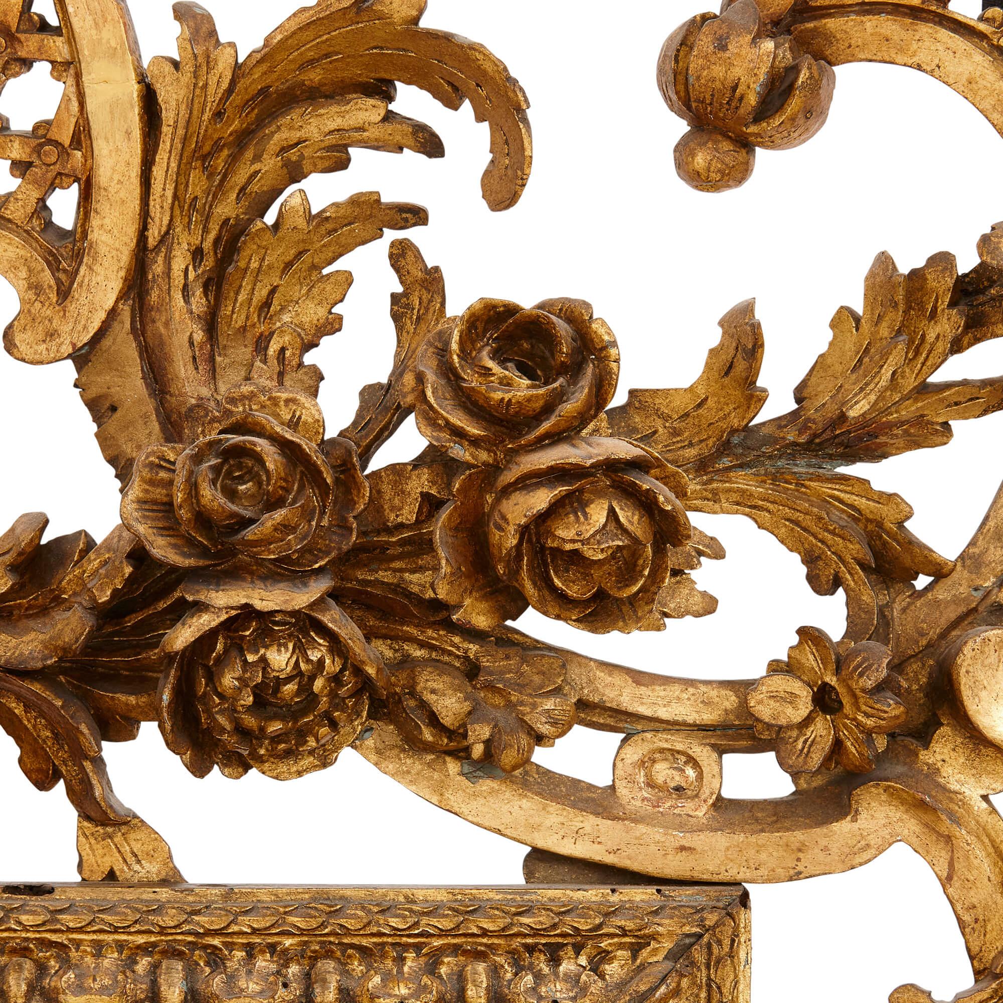 Paire de miroirs italiens anciens en bois doré et décorés en polychrome en vente 3