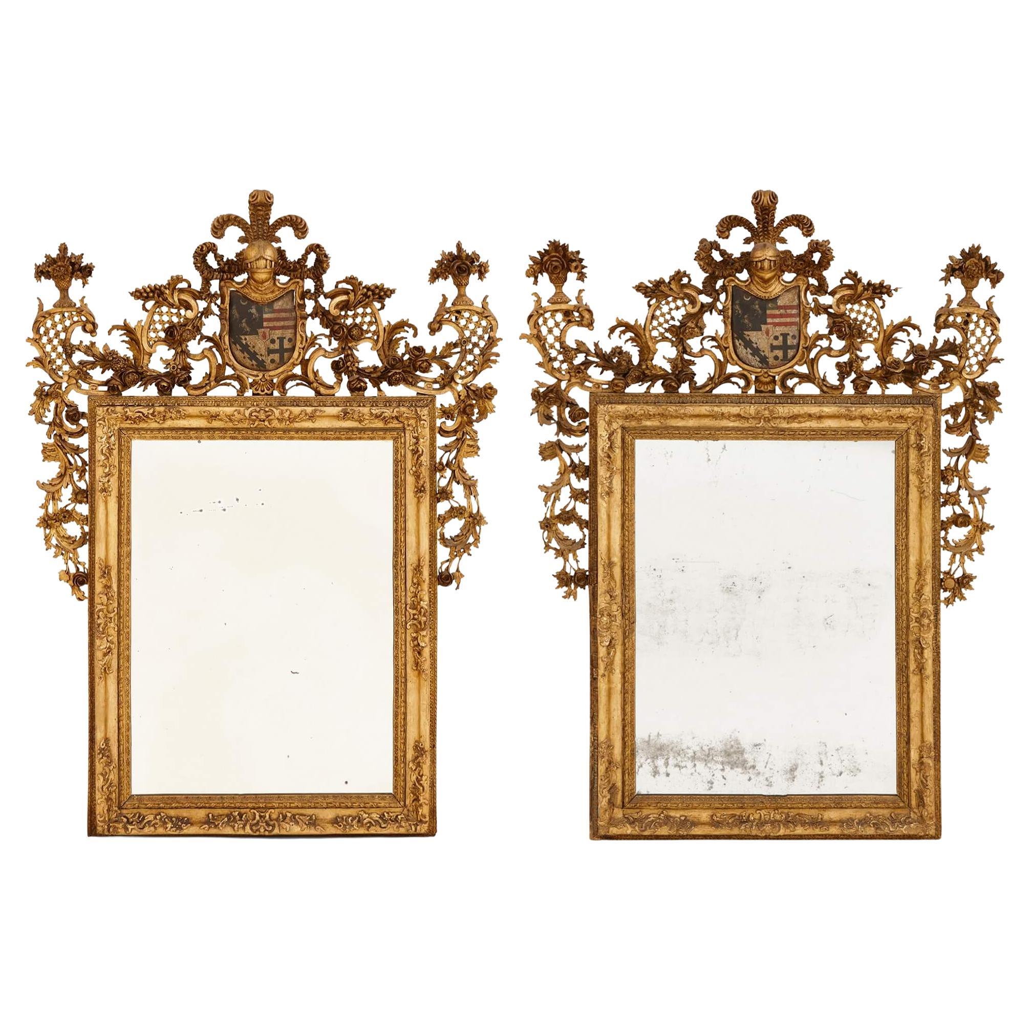 Paire de miroirs italiens anciens en bois doré et décorés en polychrome