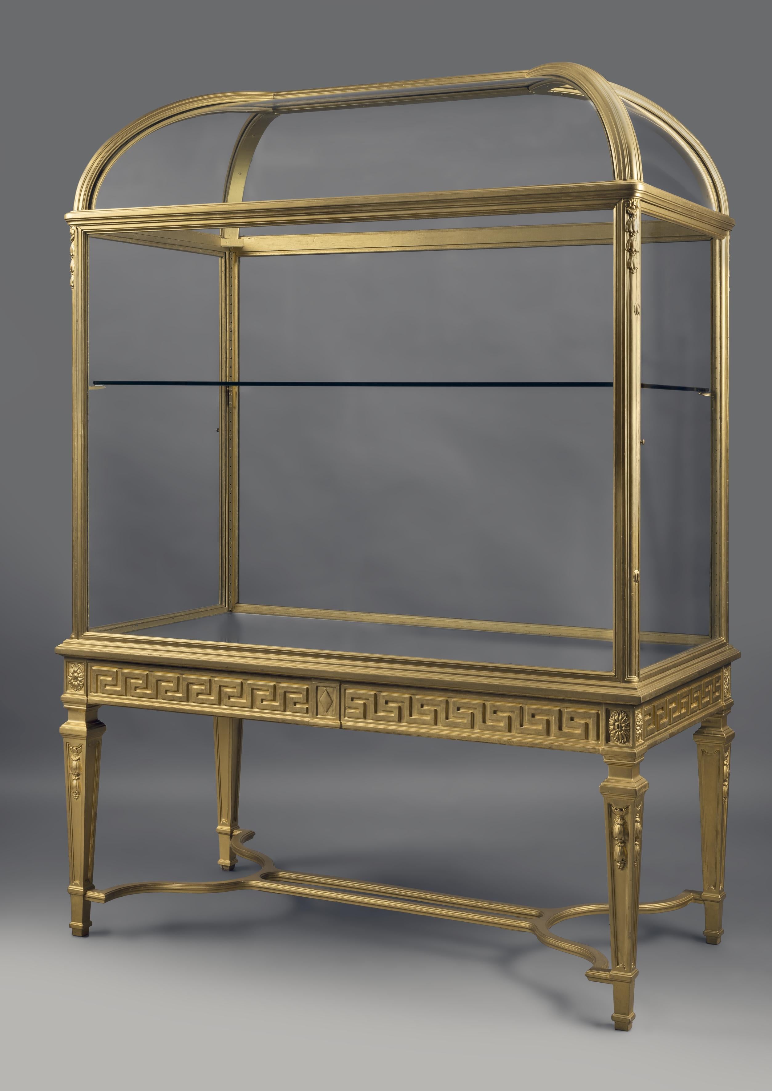 Neoclassical Pair of Giltwood Domed Top Display Cabinets, circa 1900 For Sale
