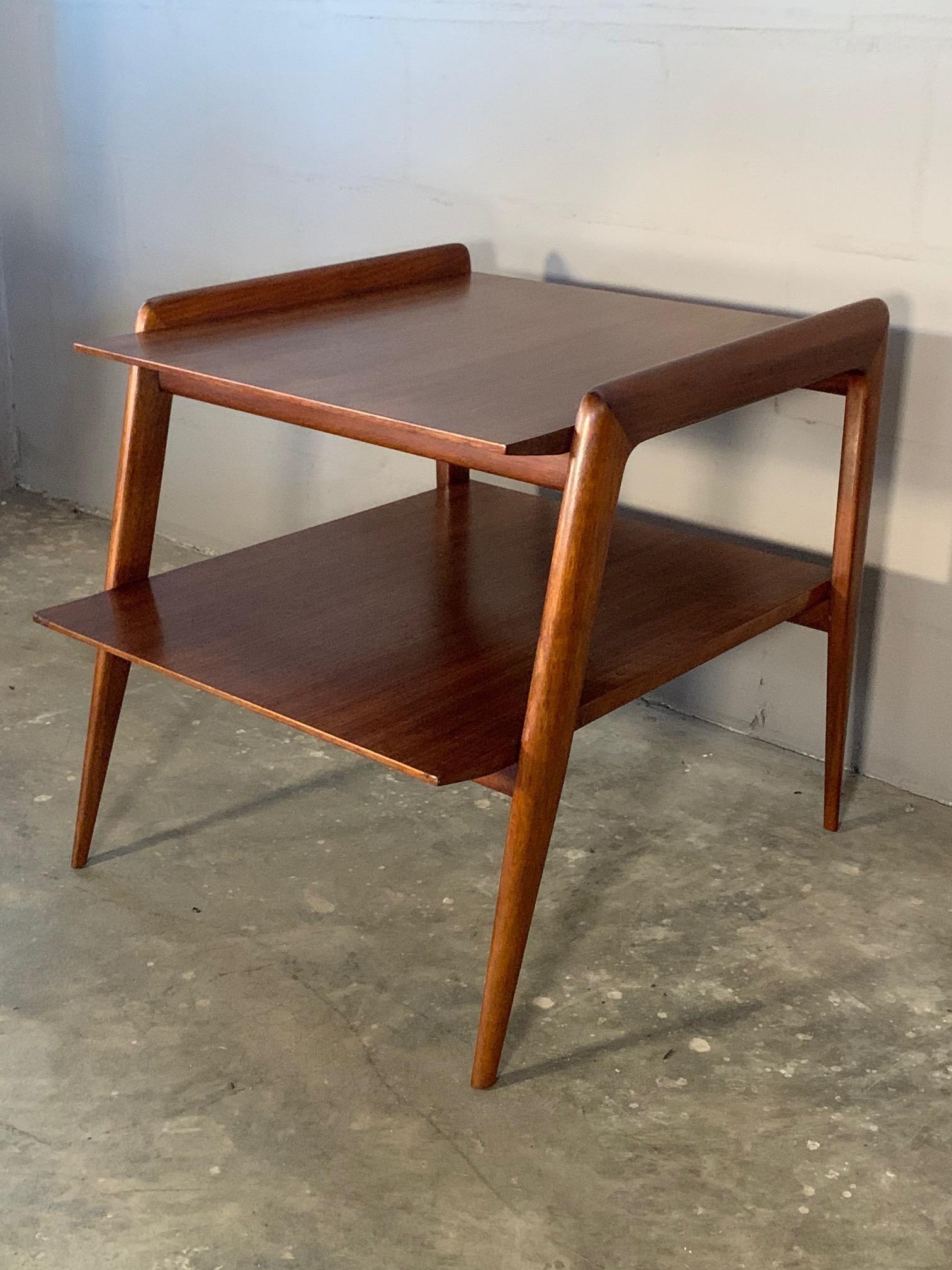Pair of Gio Ponti Side Tables in Walnut 7