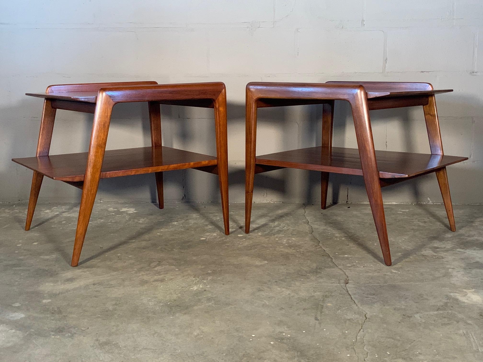 Pair of Gio Ponti Side Tables in Walnut 9