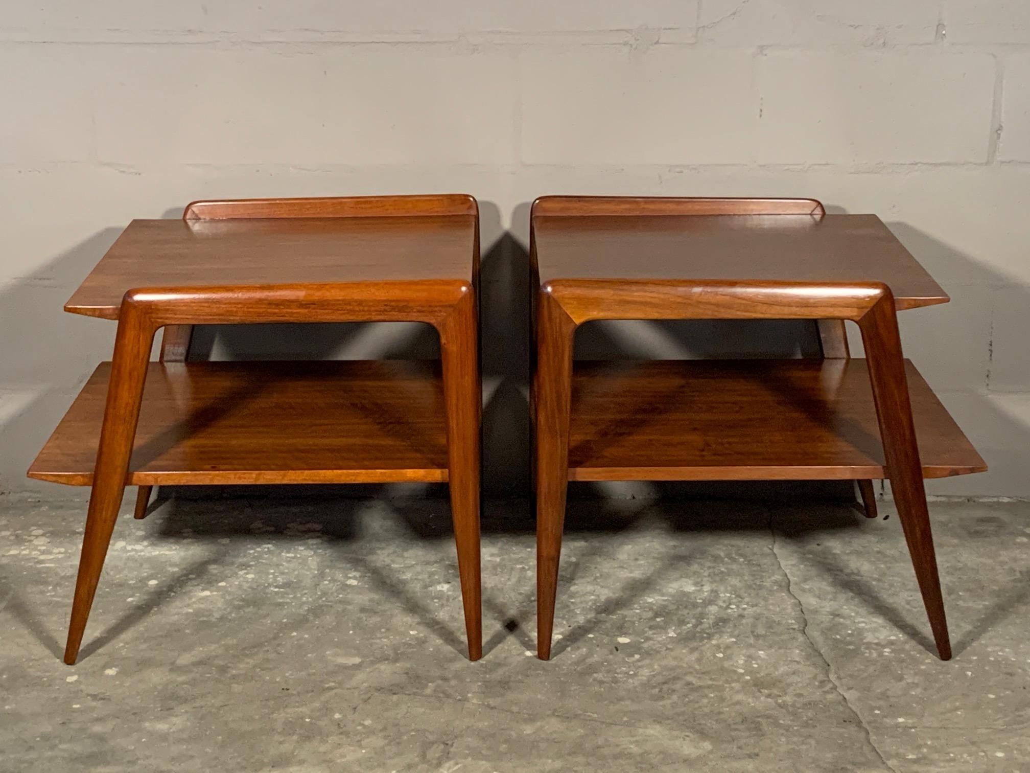 Mid-Century Modern Pair of Gio Ponti Side Tables in Walnut