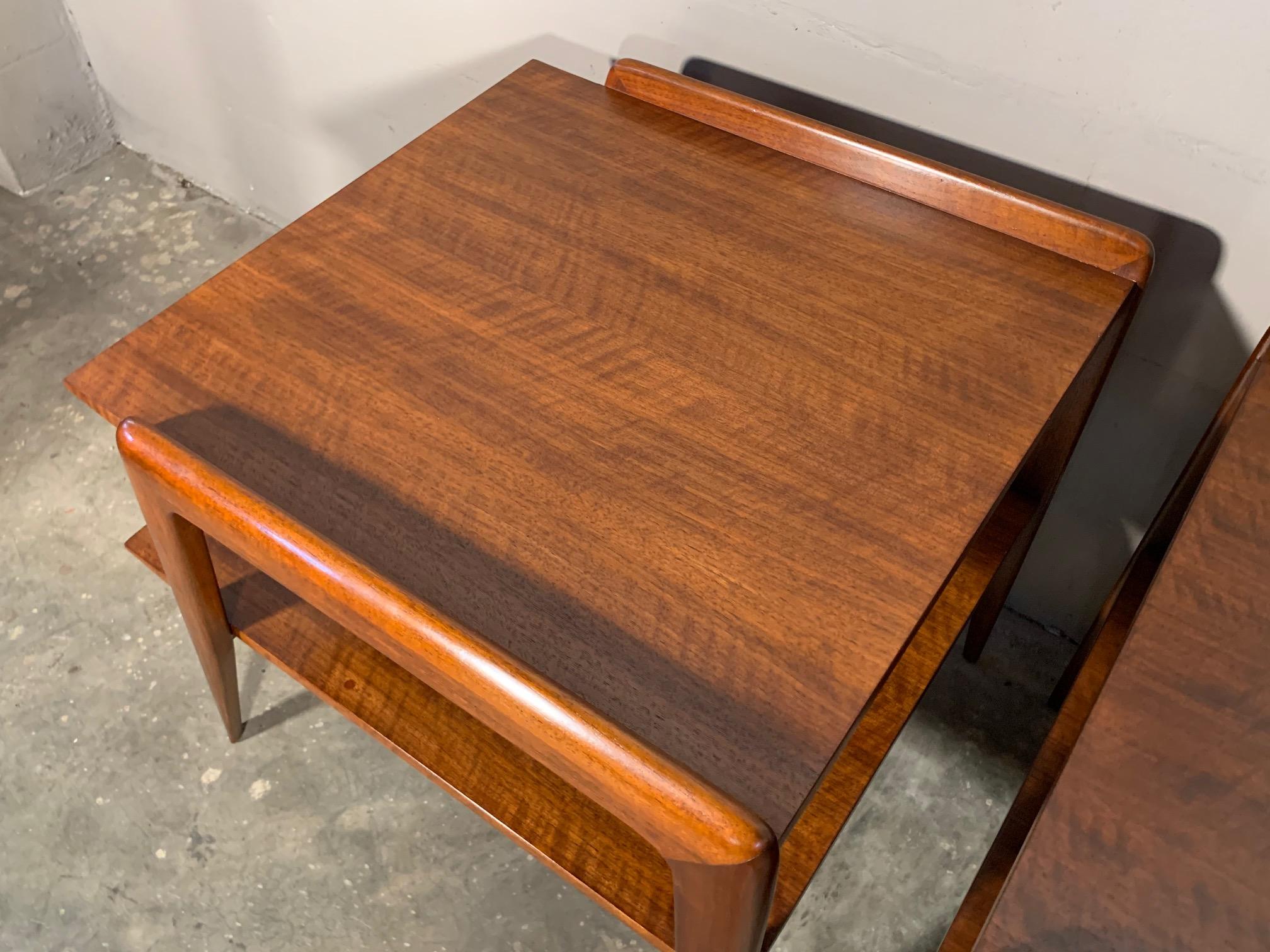 Pair of Gio Ponti Side Tables in Walnut In Good Condition In St.Petersburg, FL