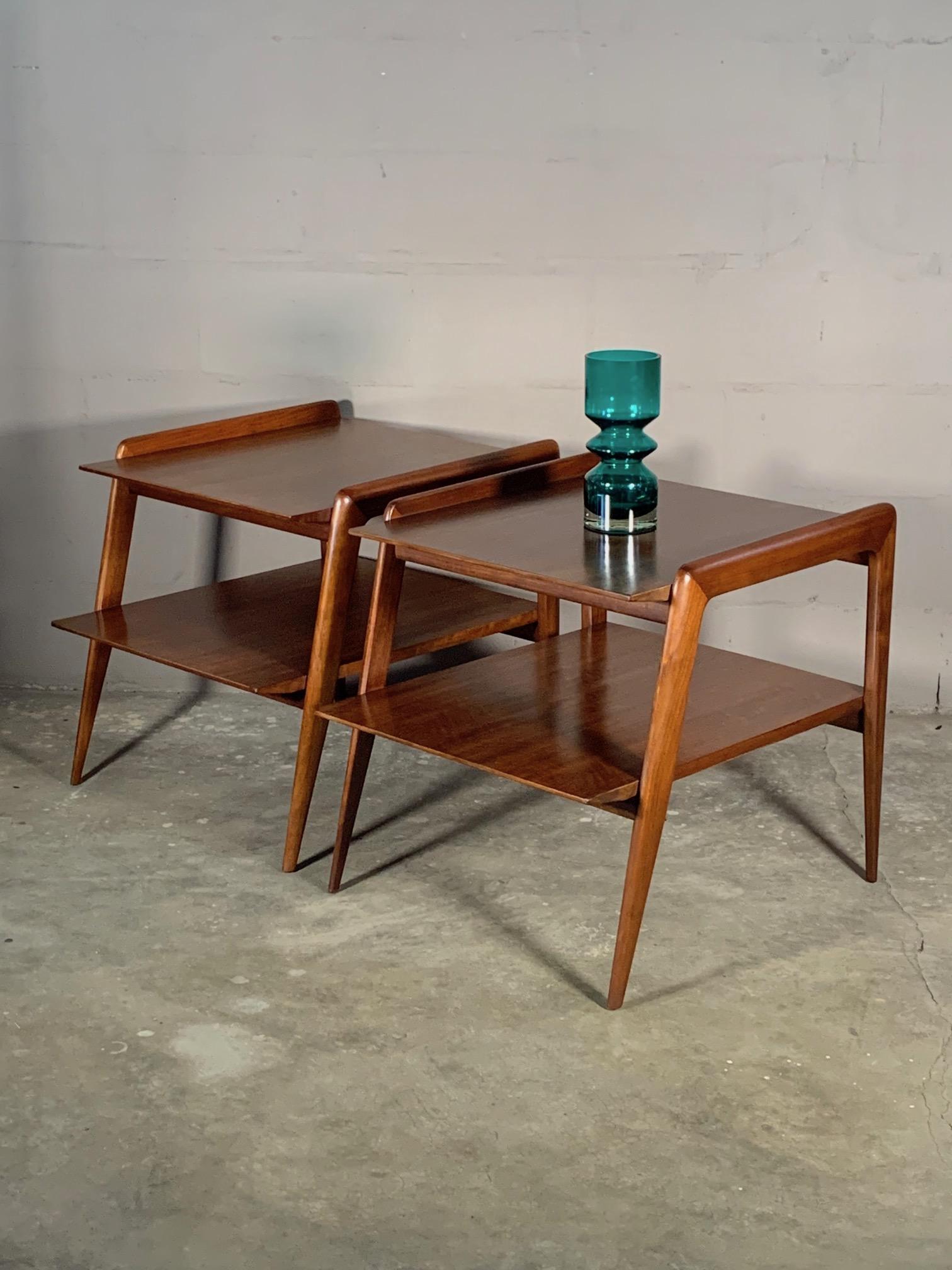 Pair of Gio Ponti Side Tables in Walnut 1