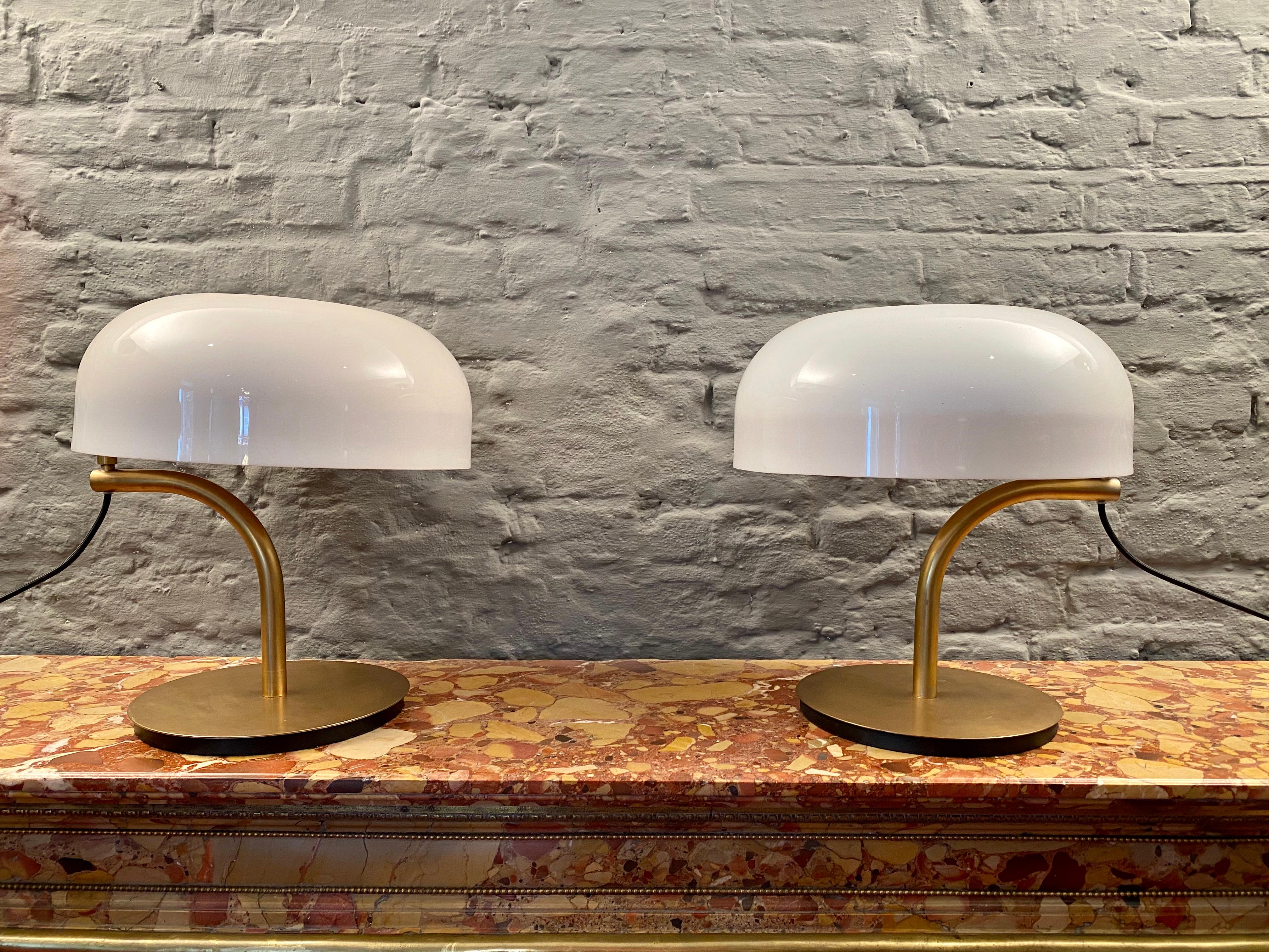 A pair of brass with acrylic white shades and swing out arms. Supported on a circular brass base with black trim. Designed by Giotto Stoppino for Valenti Luce

Italy, circa 1970.