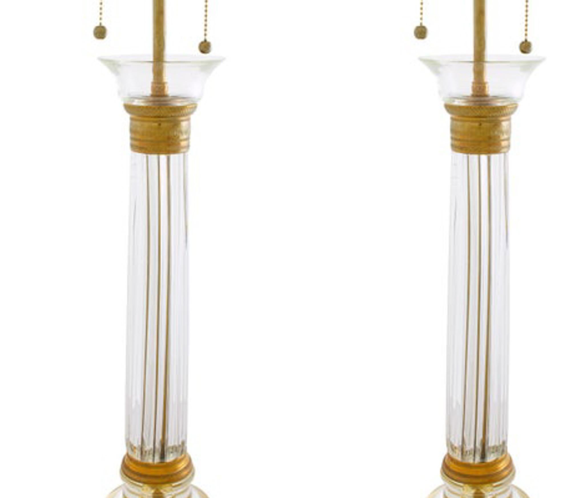 Français Paire de lampes à colonnes en verre en vente