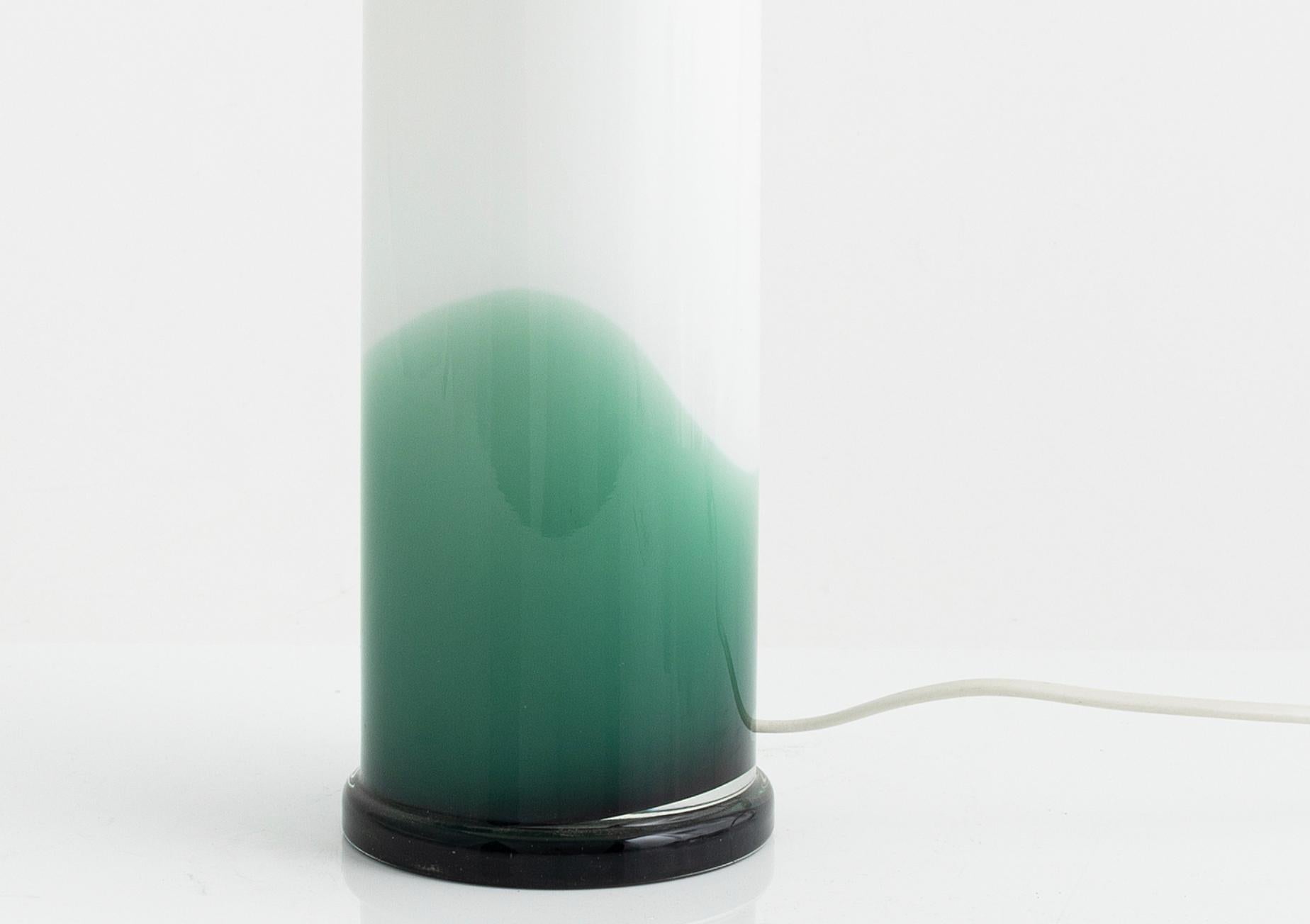 Mid-Century Modern une paire de lampes de table en verre par  Luxus, Vittsjö Suède 1970 Marqué en vente