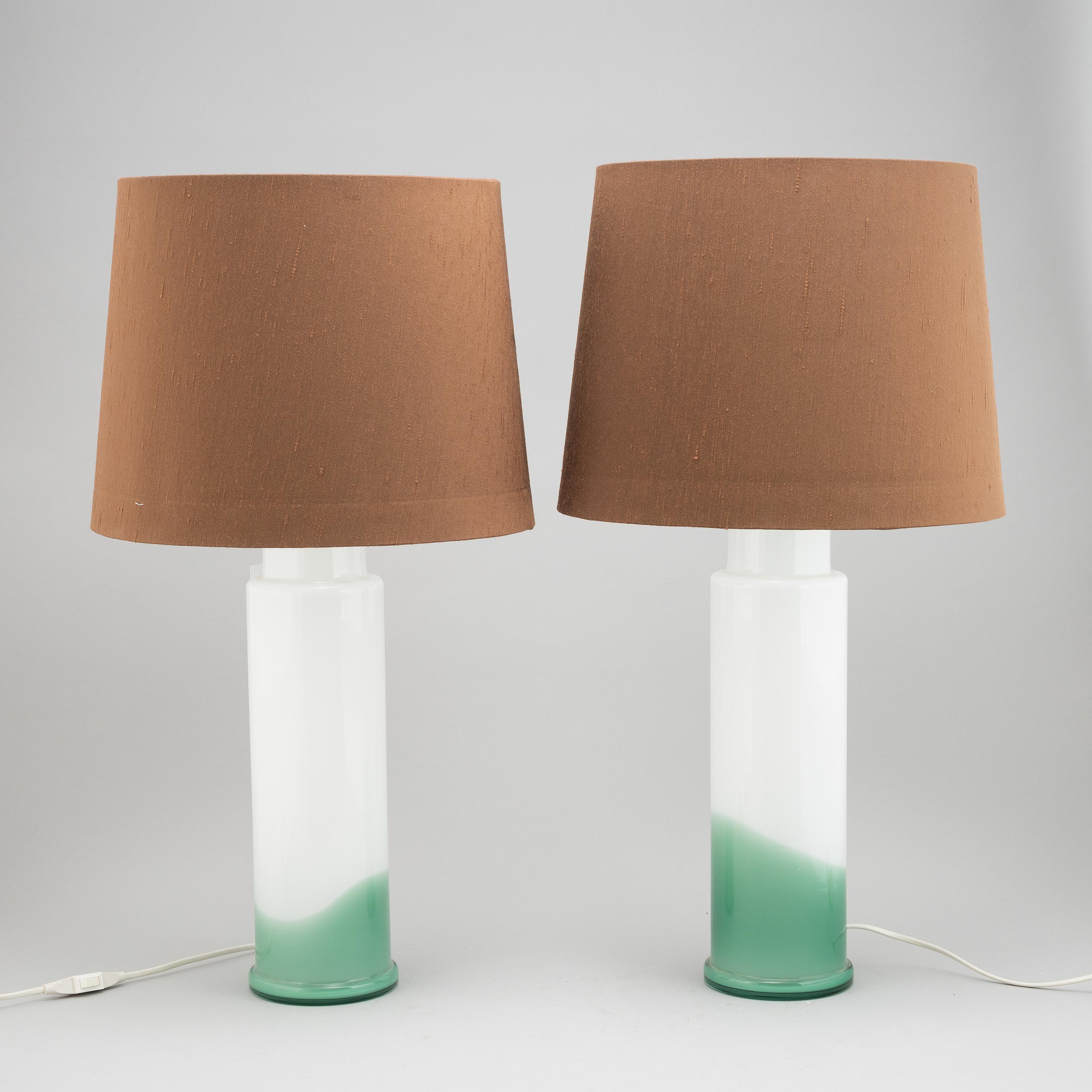 20ième siècle une paire de lampes de table en verre par  Luxus, Vittsjö Suède 1970 Marqué en vente