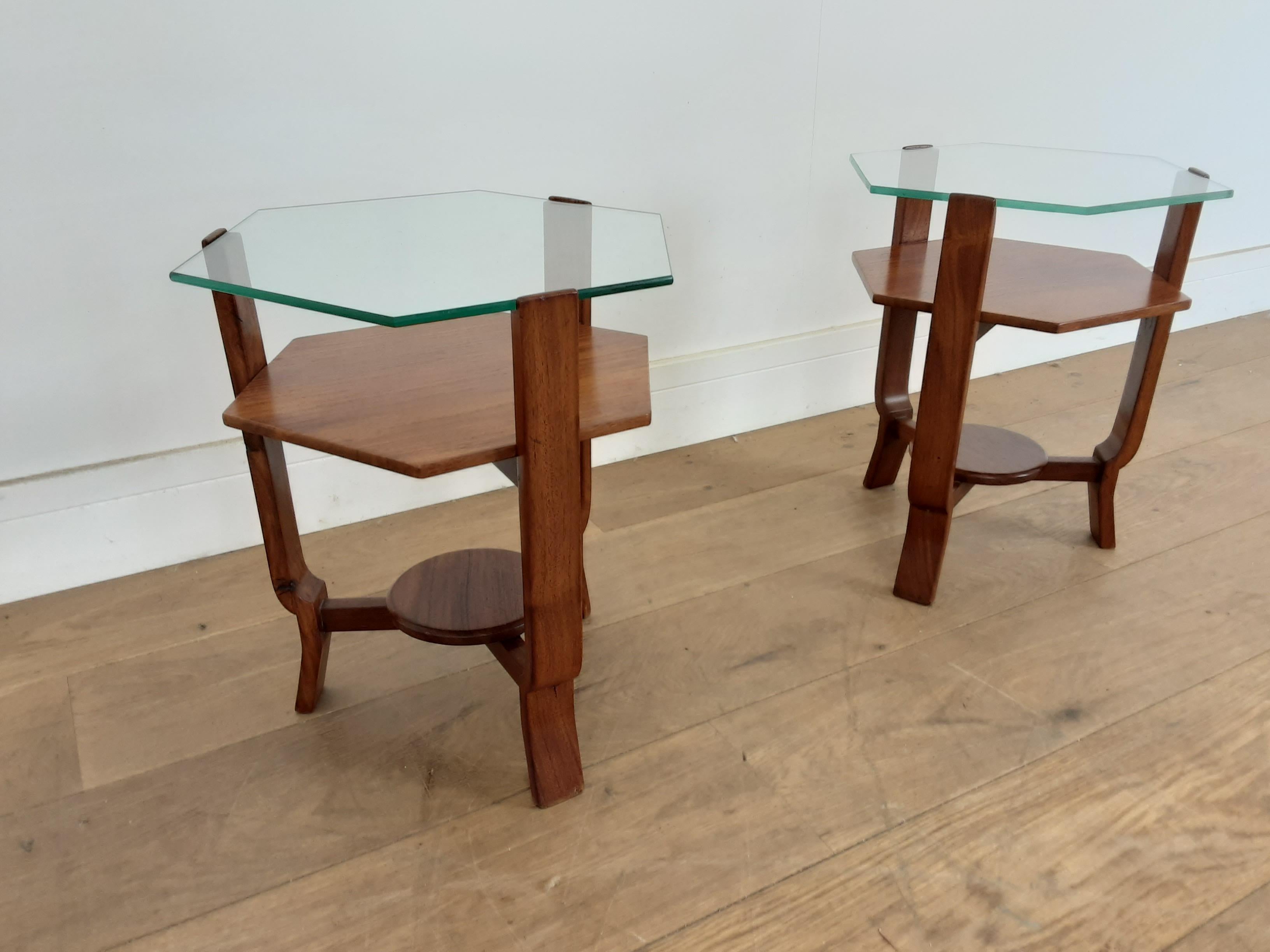 An unusual little pair of side tables, very pretty glass toped hexagonal walnut tables.
Measures: 40 cm h 35 cm w and 31 cm d
British, circa 1930.