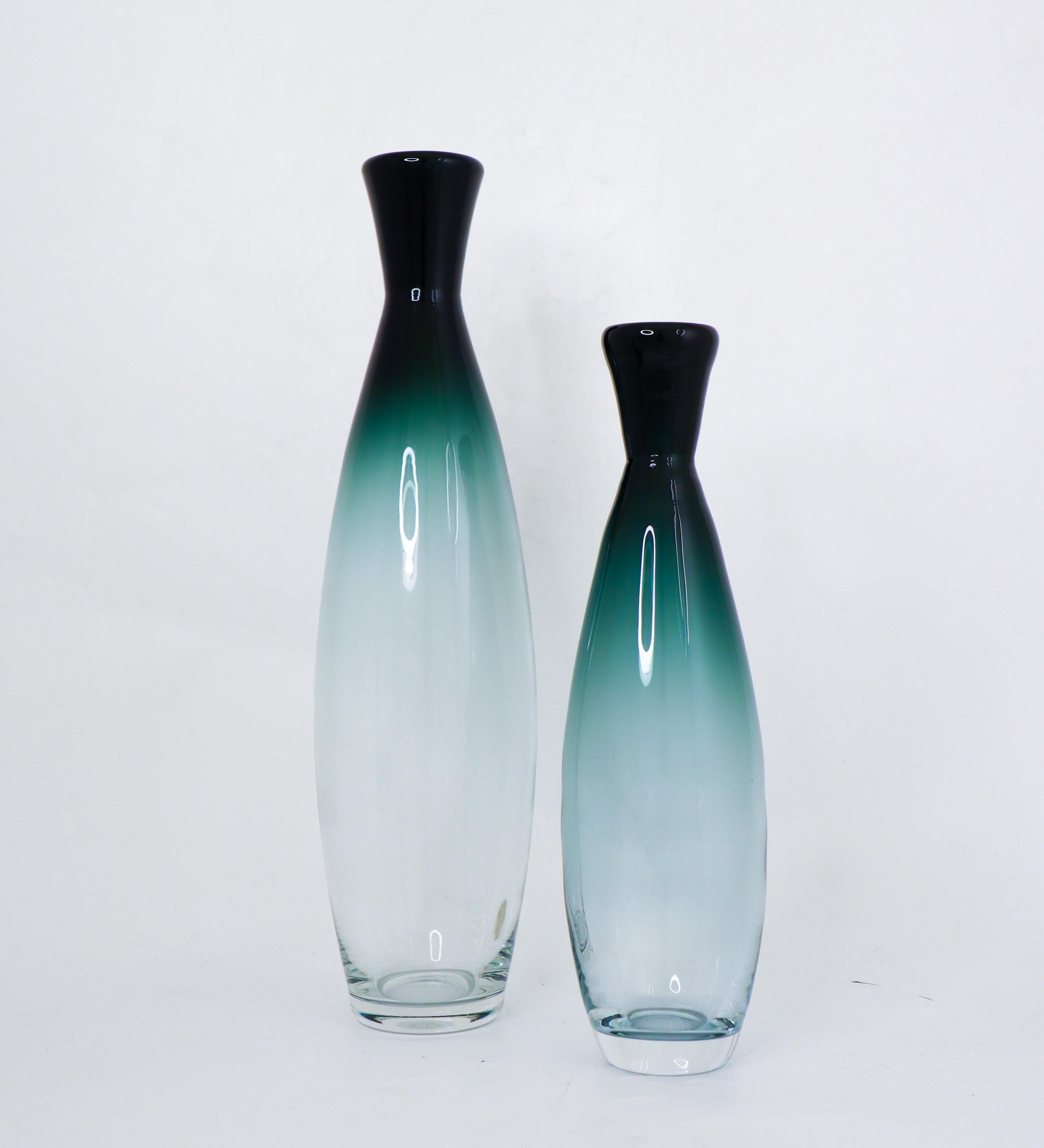 A pair of glass vases - Bengt Orup 