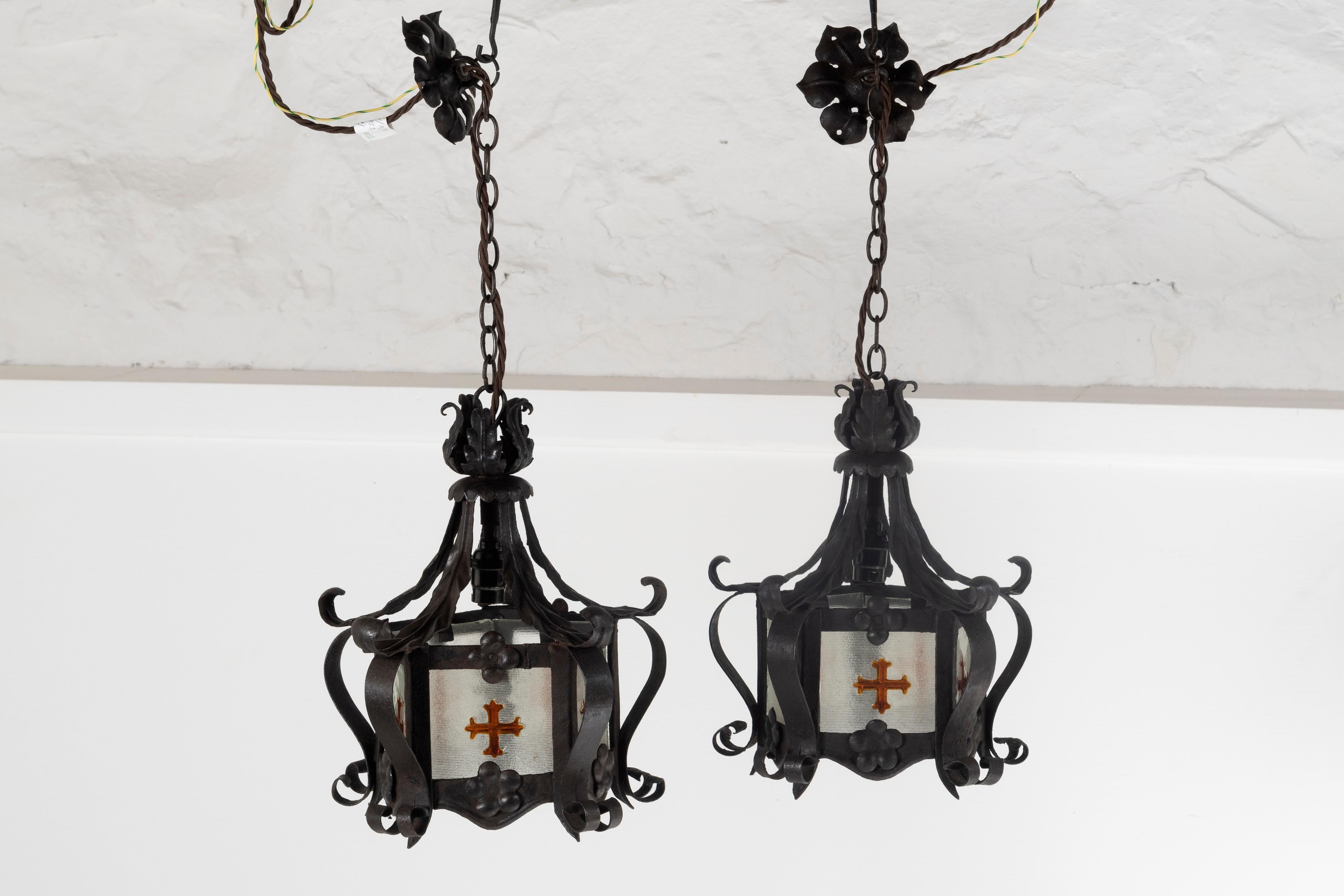 A wonderful pair of 19th century aesthetic Hall Lanterns with floral decorative motifs, foliage and scrollwork. Featuring five glazed stained glass panels which date to 1860.
A matching pair with great from and superb patina, both retain their