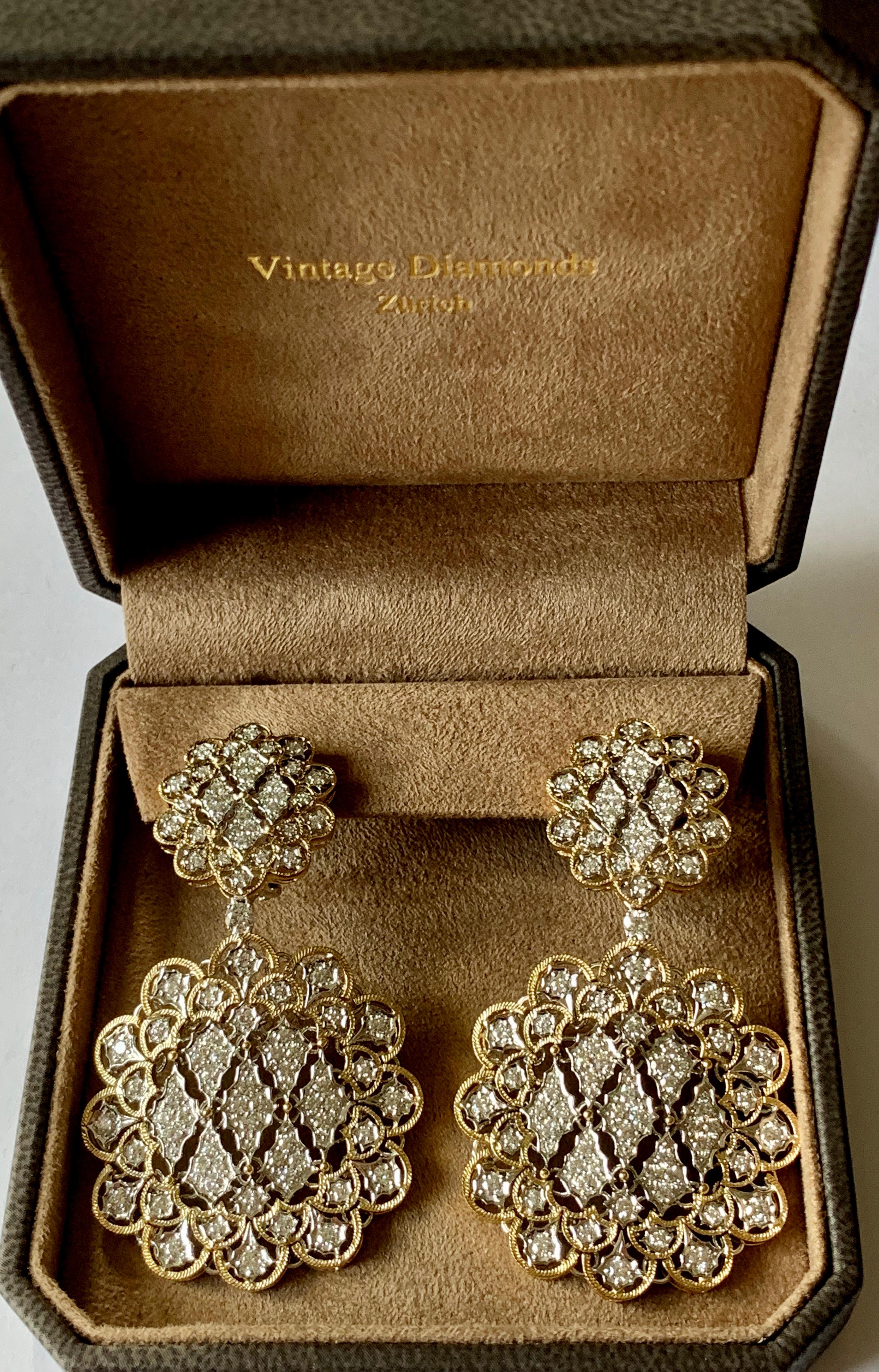 Pair of Glorious 18 Karat White and Yellow Gold Earrings with Diamonds For Sale 3