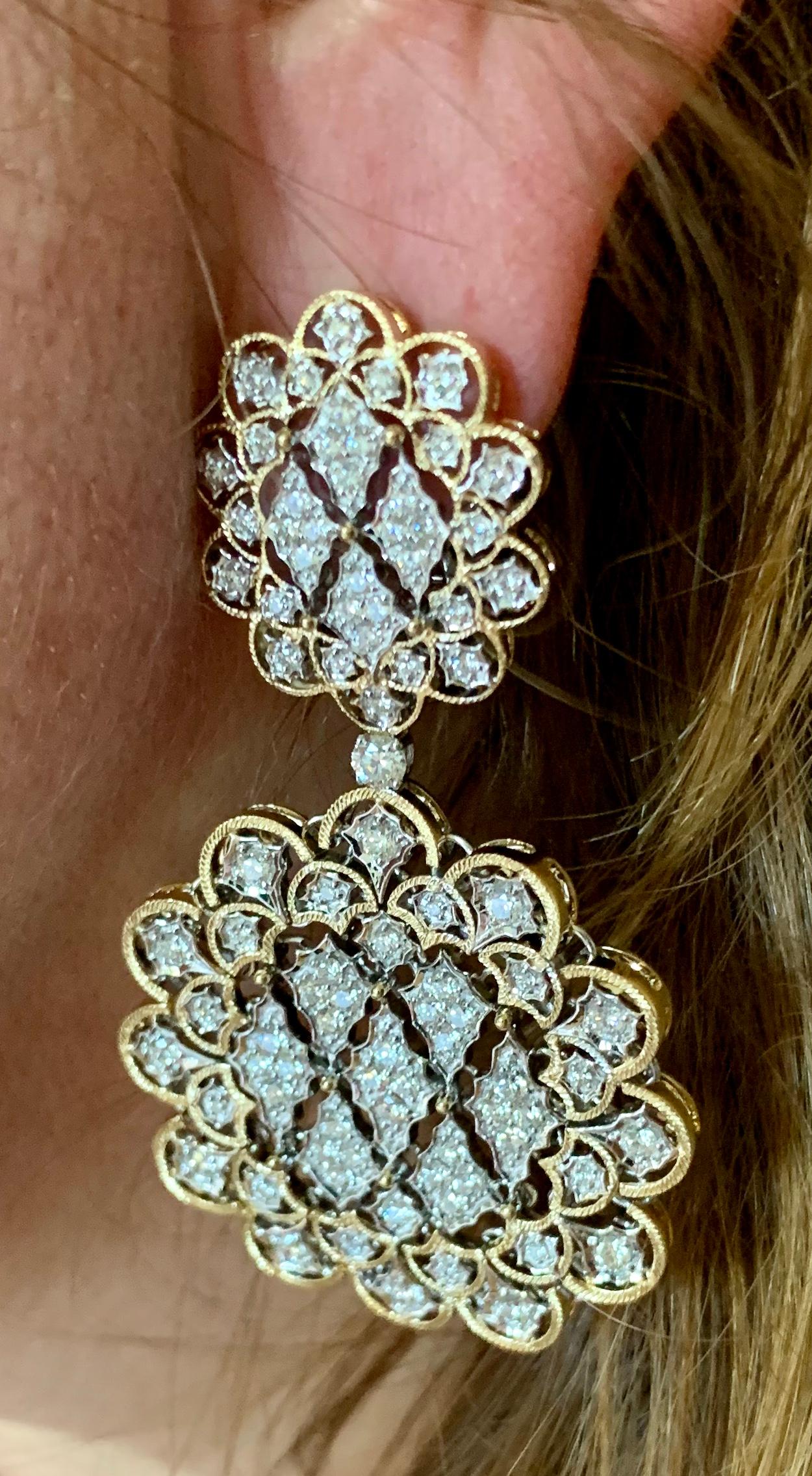 Pair of Glorious 18 Karat White and Yellow Gold Earrings with Diamonds For Sale 1