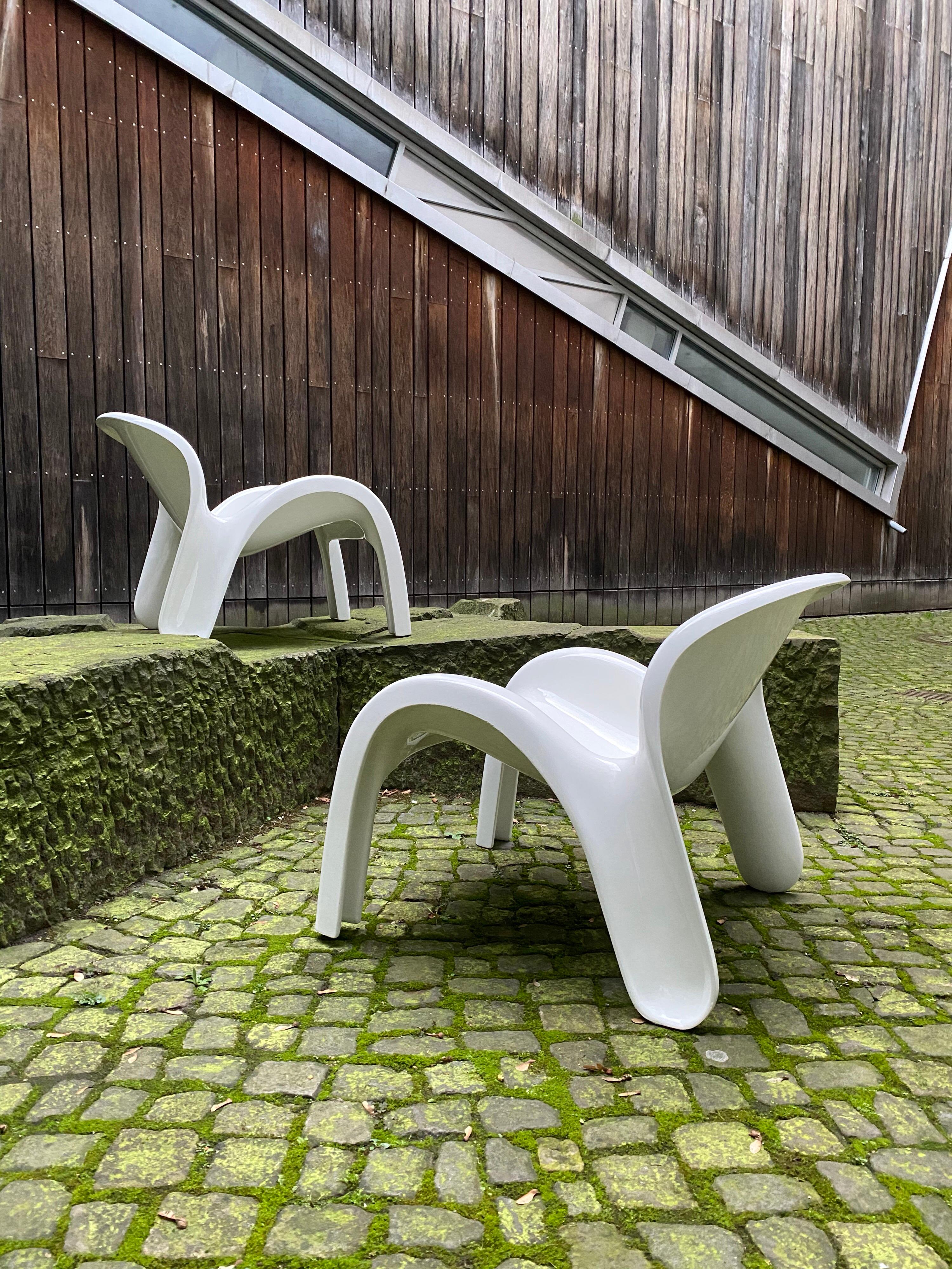 Made from moulded Polyurethane these chairs from Peter Ghyczy for Reuter, located in Lemförde, Germany, designed in the early 1970s for either indoor or outdoor.
They are a nice example for the futuristic furniture designs of this era.
Perfectly