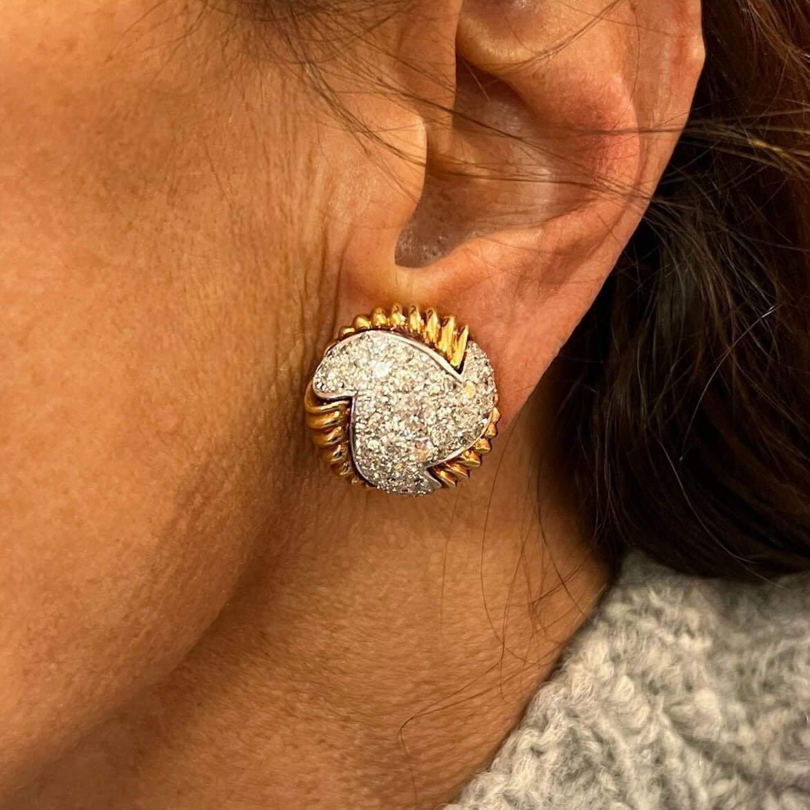 Ein Paar Gold- und Diamant-Ohrringe im Zustand „Hervorragend“ im Angebot in New York, NY
