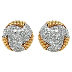 Ein Paar Gold- und Diamant-Ohrringe