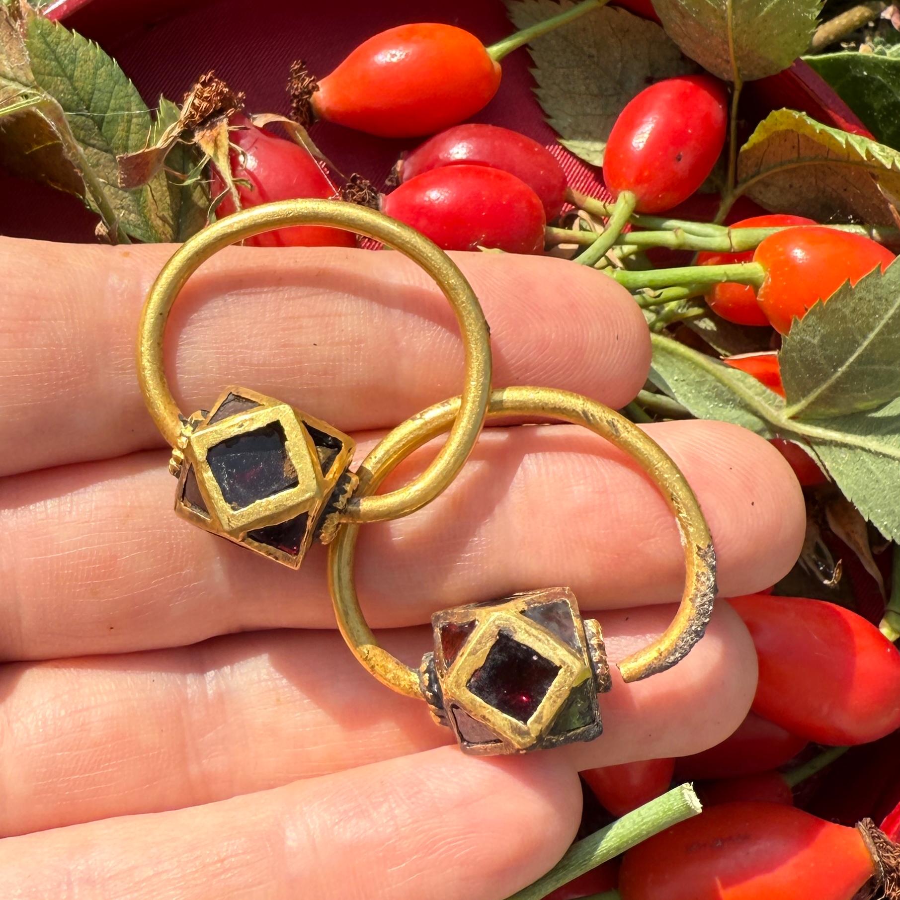 Paire de boucles d'oreilles polygonales en or et grenat. Ostrogothique, vers le 6ème siècle A.D. en vente 10