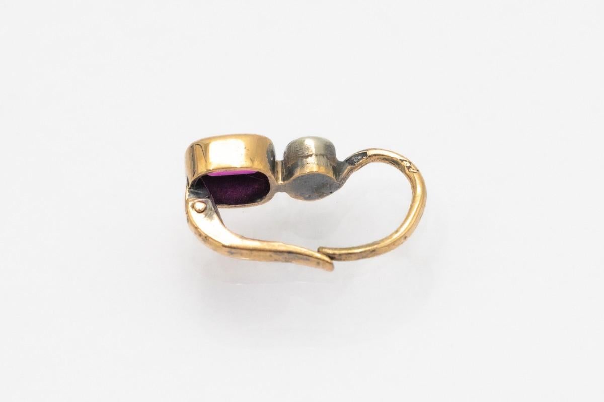 A pair of gold earrings with synthetic rubies and diamonds, Hungary, circa 1920s In Good Condition For Sale In Chorzów, PL
