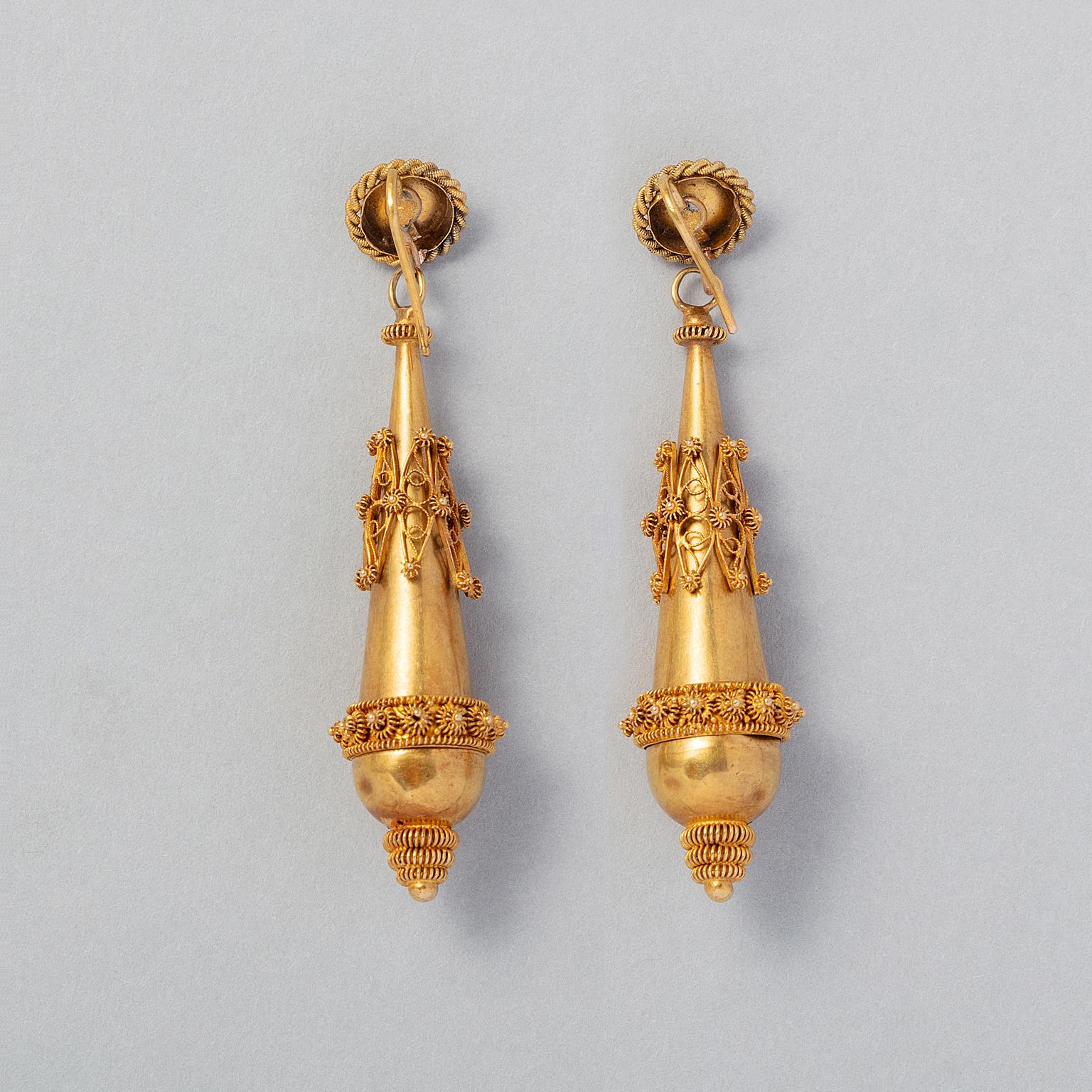 Paar georgianische Torpedo-Ohrringe aus Gold mit Filligree (Georgian) im Angebot