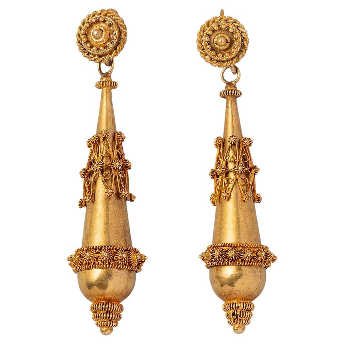 Pair of Gold Georgian Torpedo Earrings with Filligree For Sale