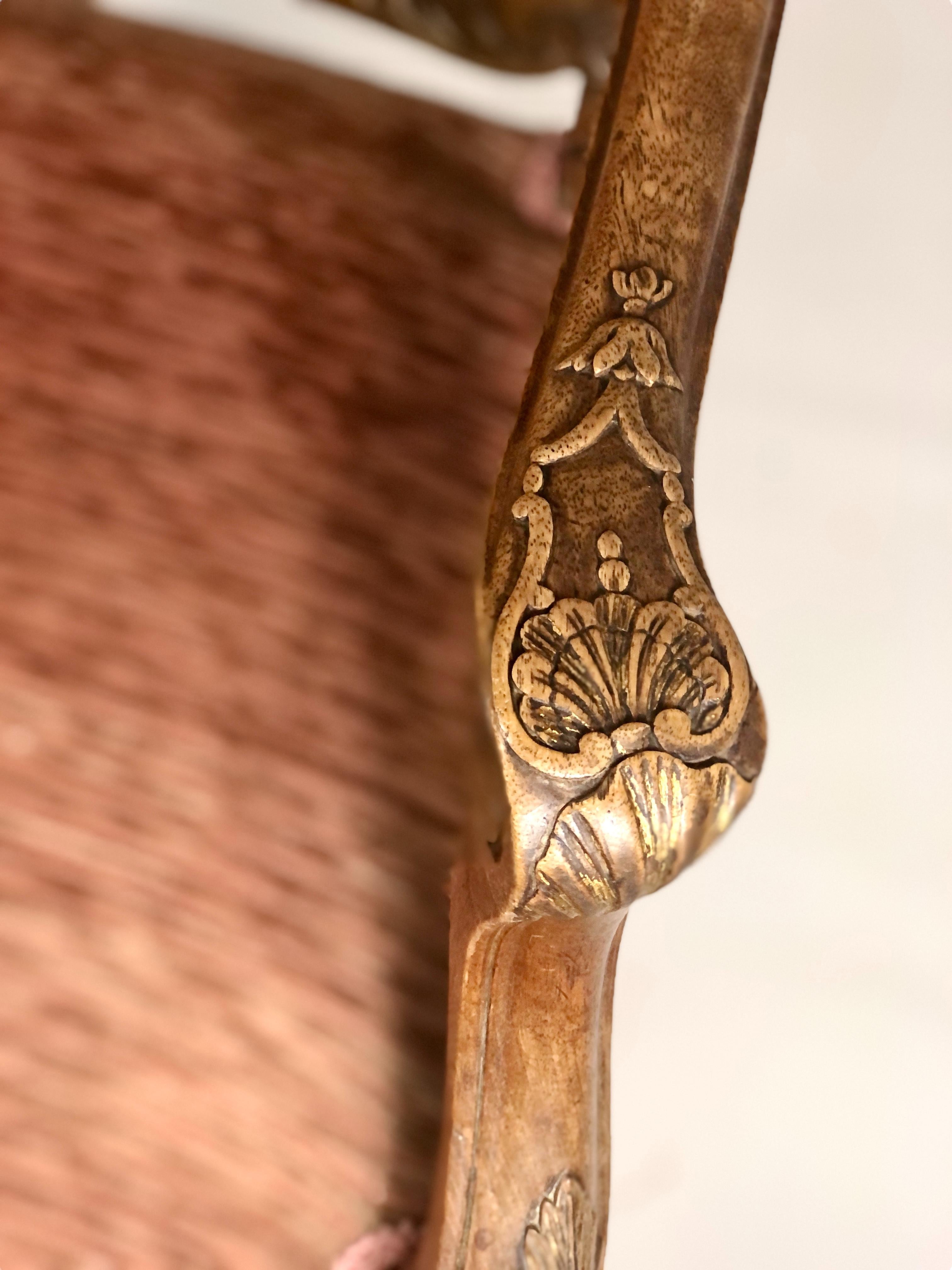 19. Jahrhundert Paar Nussbaum-Regency-Stühle Fauteuils à La Reine im Angebot 8
