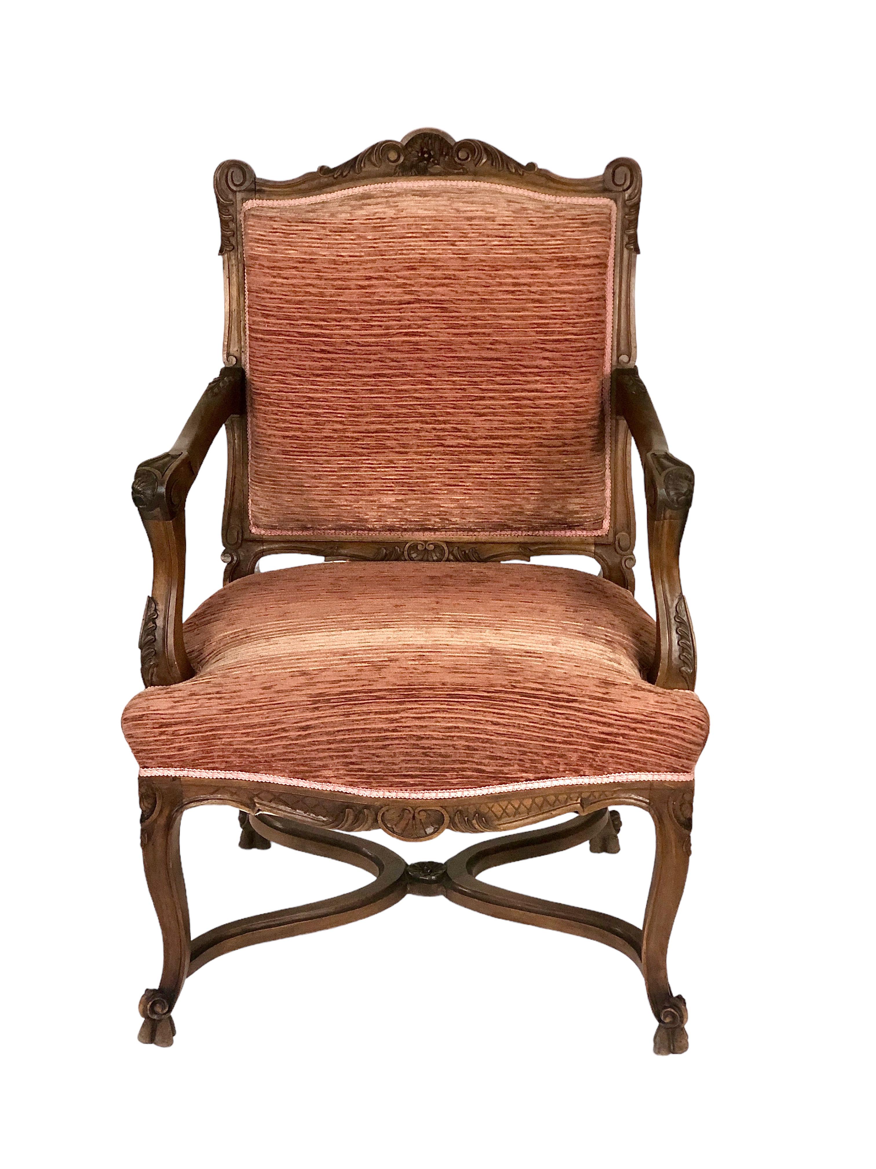 Régence 19th Century Pair of Walnut Regency Chairs Called “Fauteuils à La Reine” For Sale