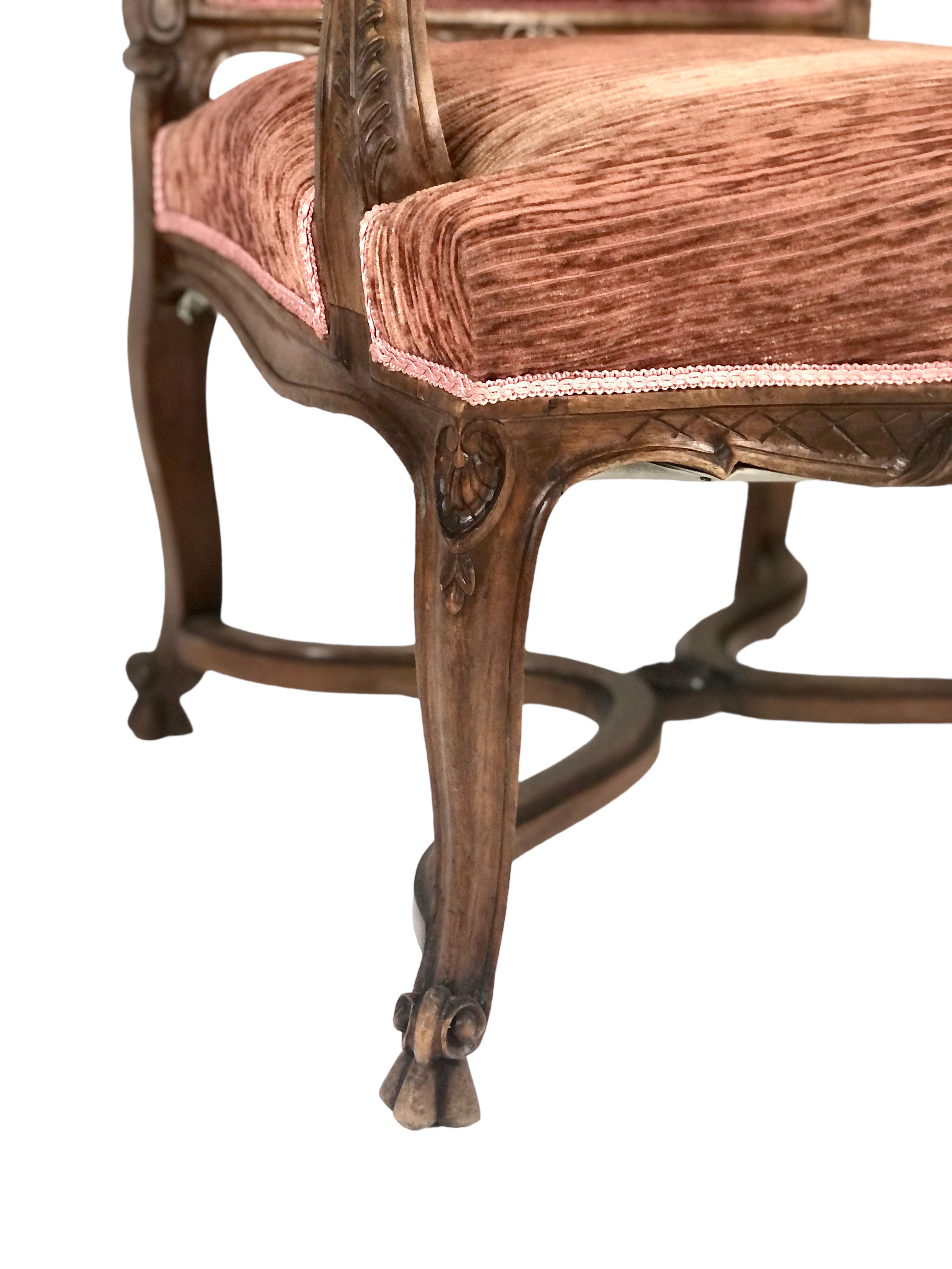 French 19th Century Pair of Walnut Regency Chairs Called “Fauteuils à La Reine” For Sale