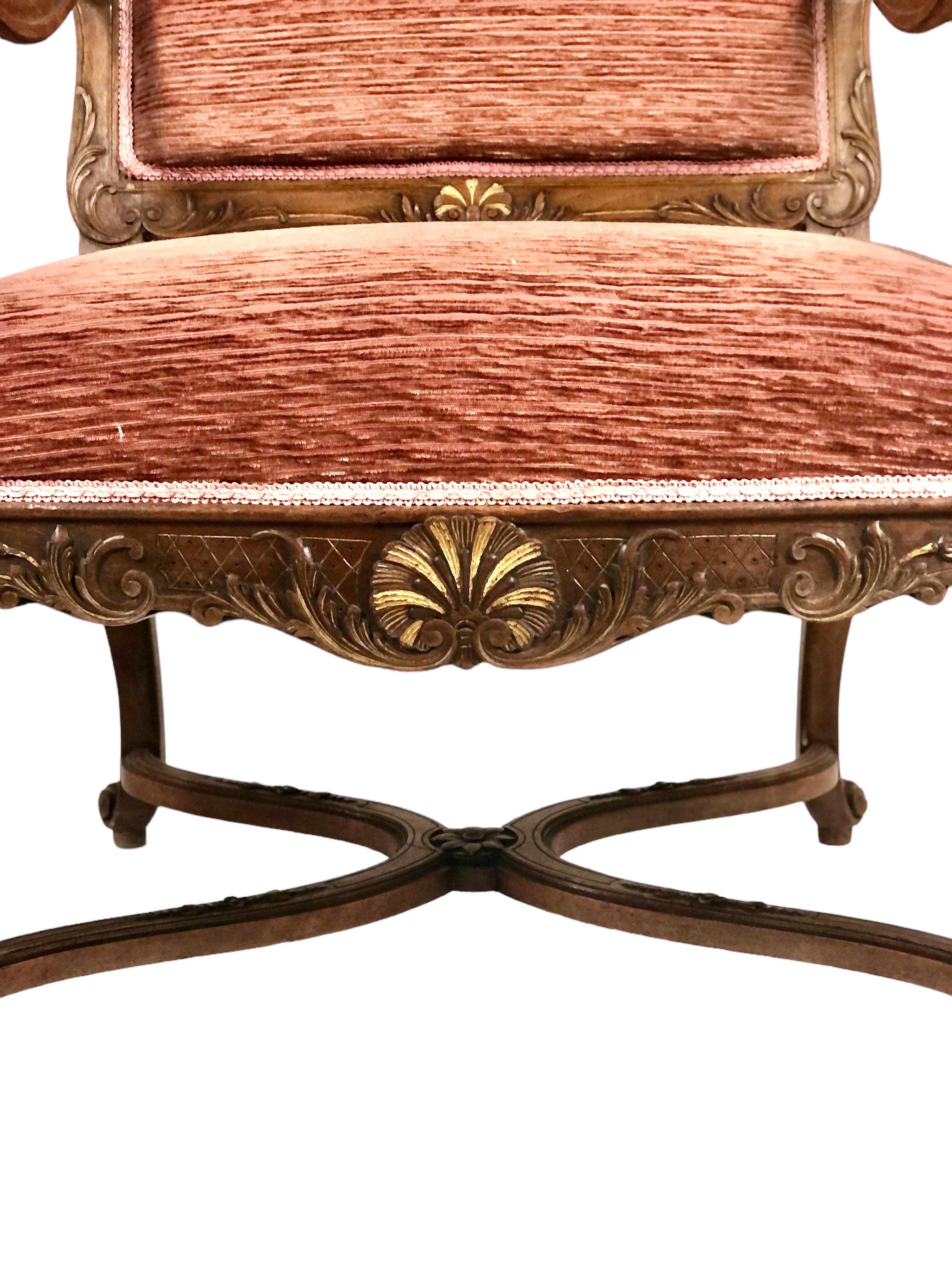 Noyer Paire de chaises Regency en noyer du 19e siècle appelées Fauteuils à La Reine en vente
