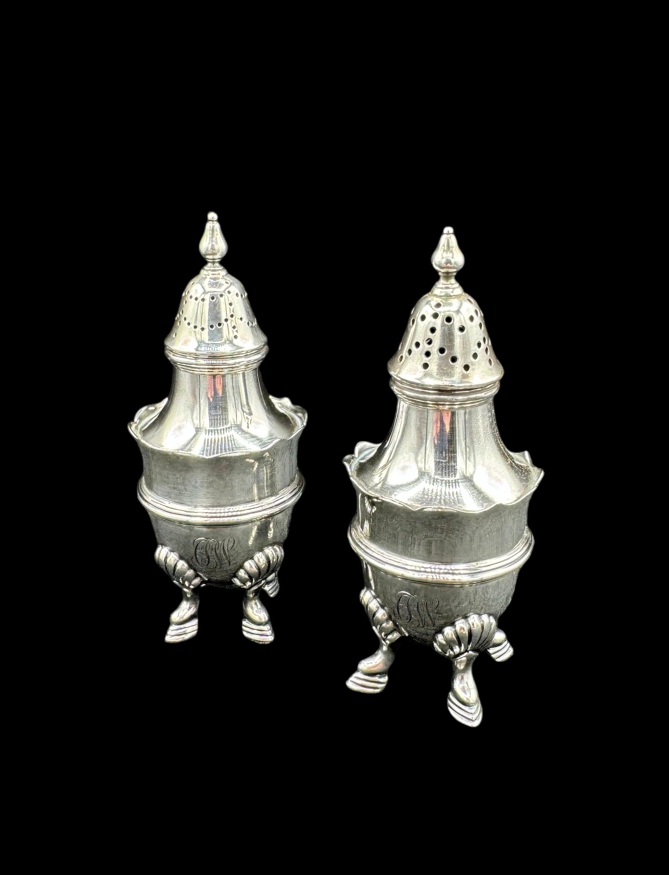 Pareja de saleros y pimenteros Gorham de plata de ley siglo XX en venta
