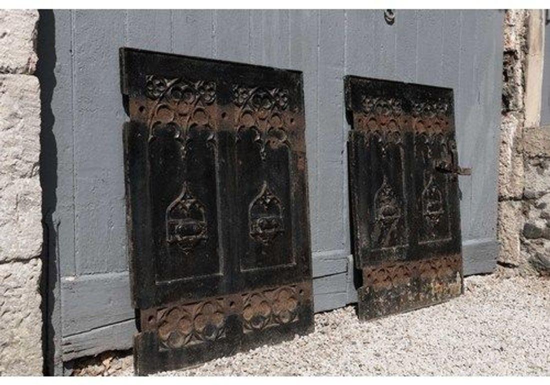 Una coppia di porte gotiche in ghisa In condizioni buone in vendita a Grange-Over-Sands, GB