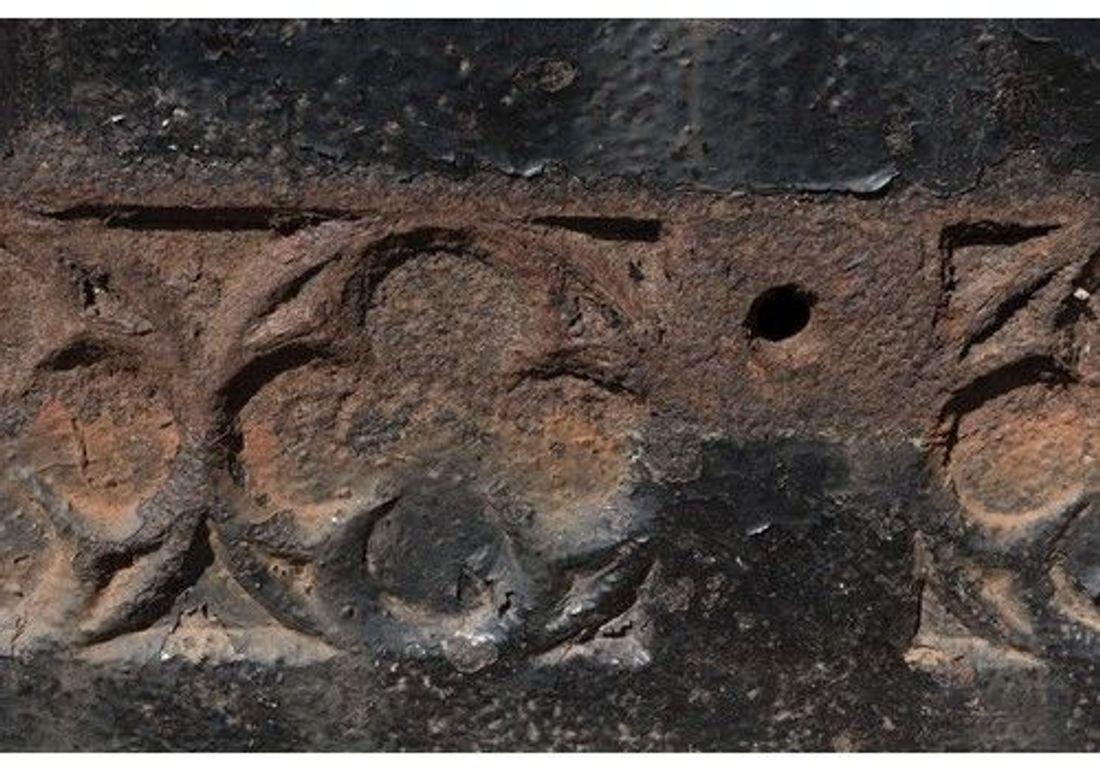 Una coppia di porte gotiche in ghisa in vendita 4