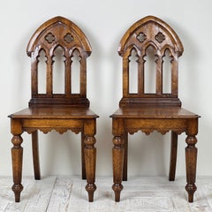 Paire de chaises d'appoint ou de Hall en Oak gothique
