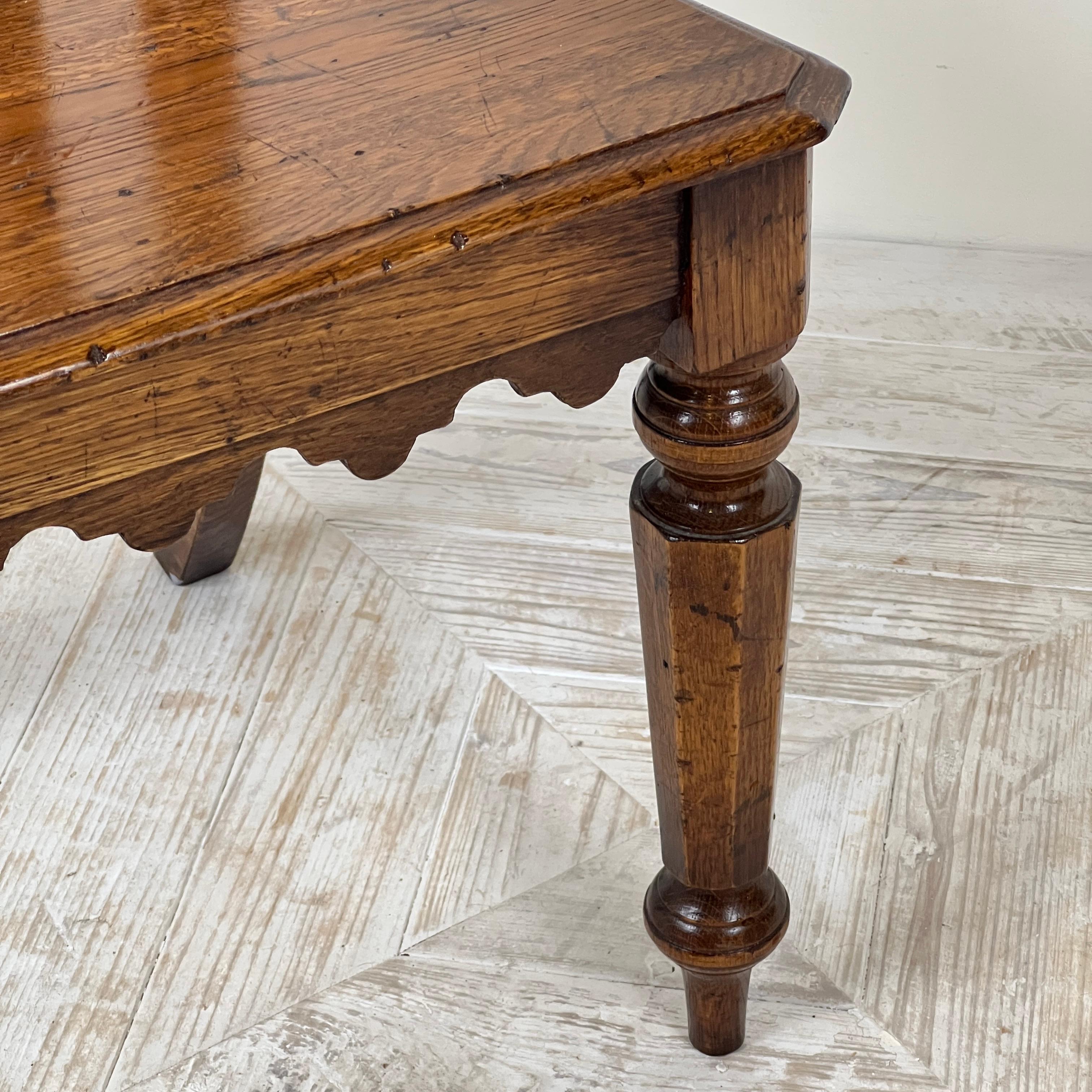 20ième siècle Paire de chaises d'appoint ou de Hall en Oak gothique en vente
