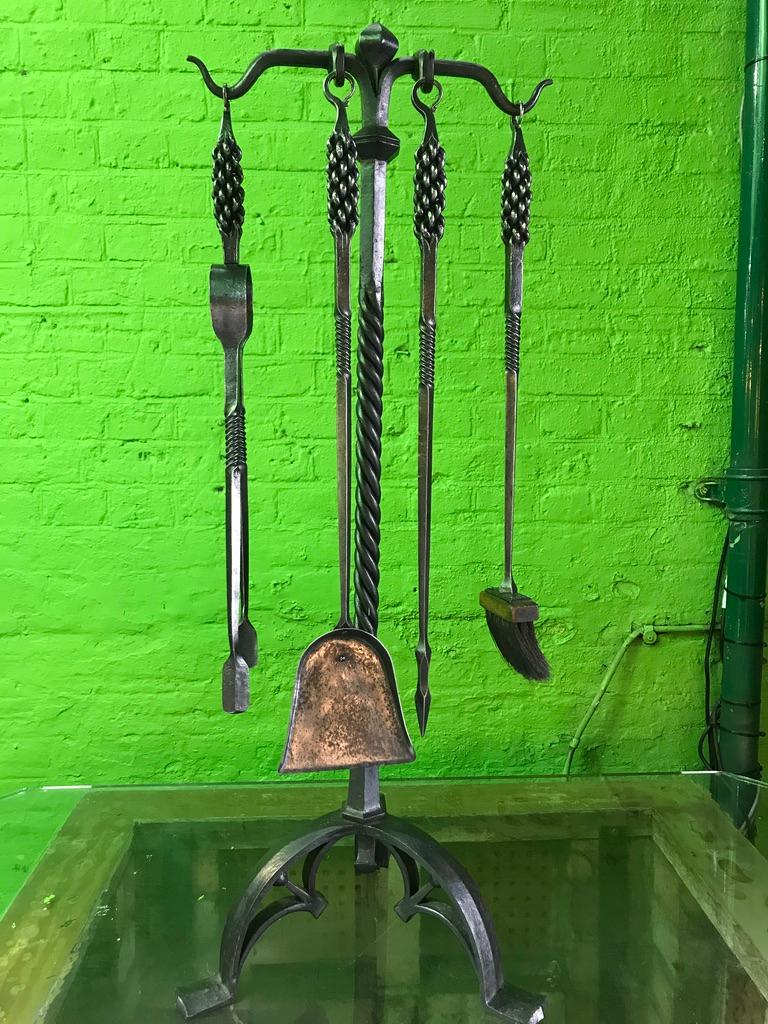 Pair of Gothic Style Fire Tools In Good Condition For Sale In Southall, GB