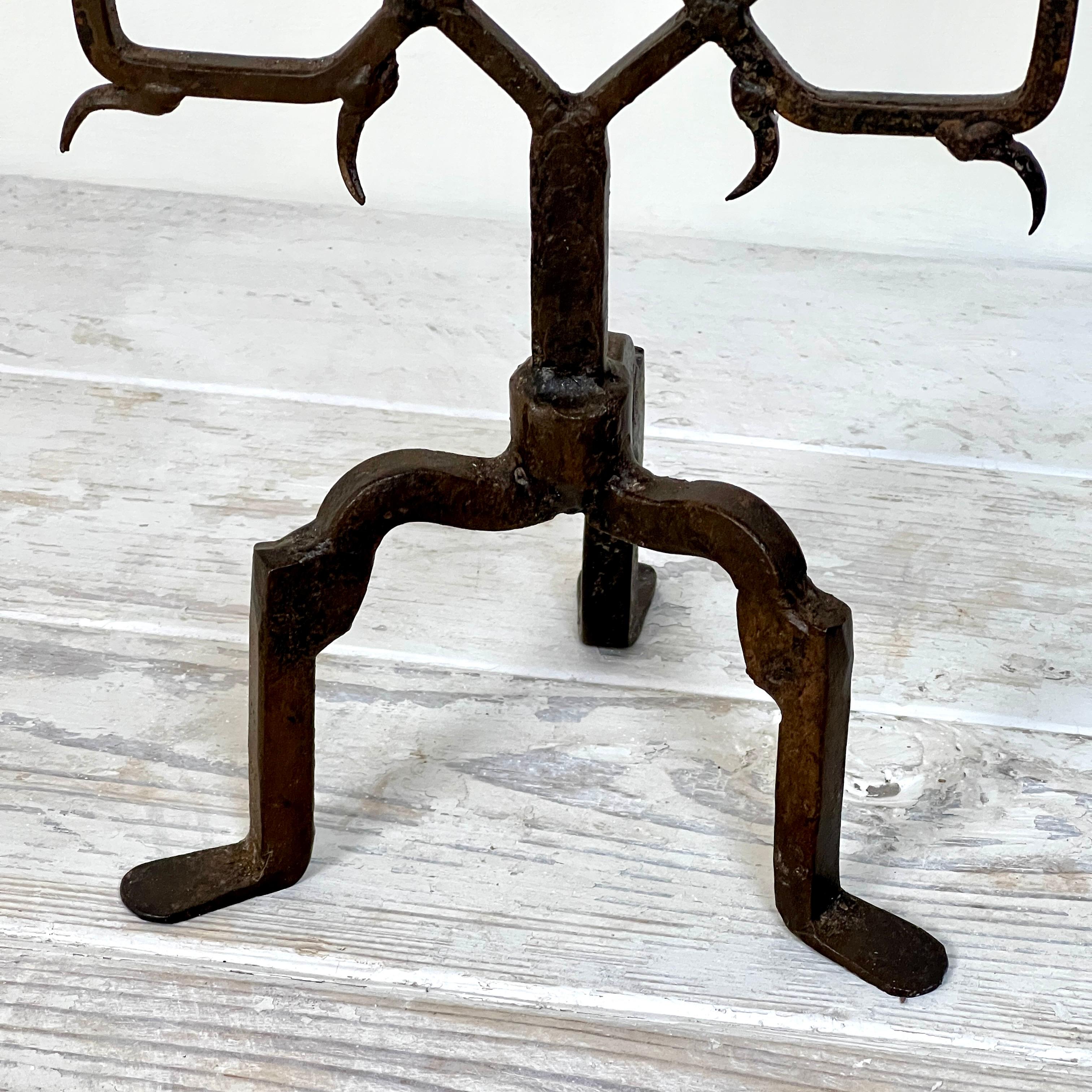 Una coppia di  Candelabro gotico in ferro battuto In condizioni buone in vendita a London, GB