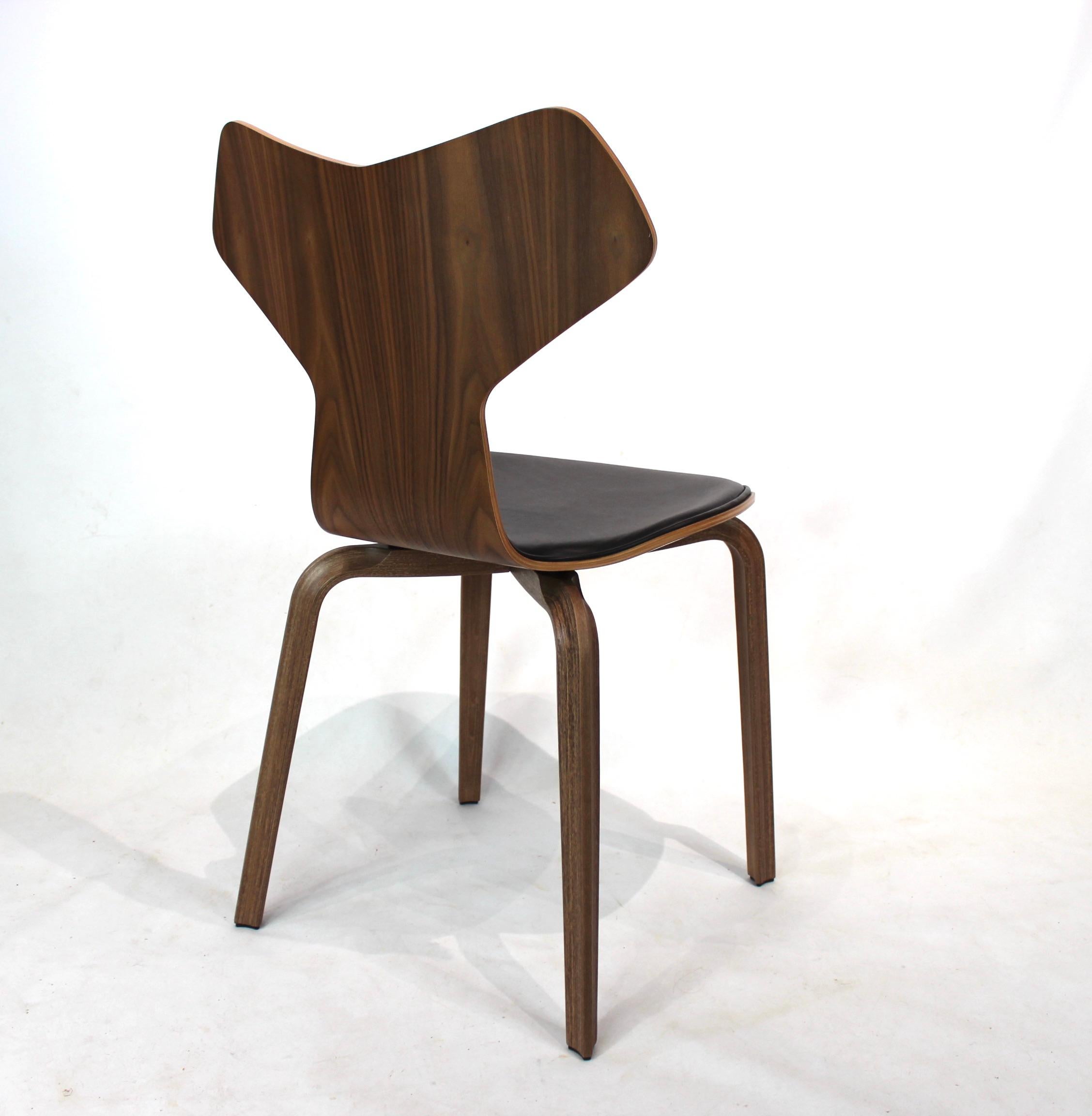 Scandinavian Modern Pair of Grand Prix Chairs, Model 4130, by Arne Jacobsen and Fritz Hansen