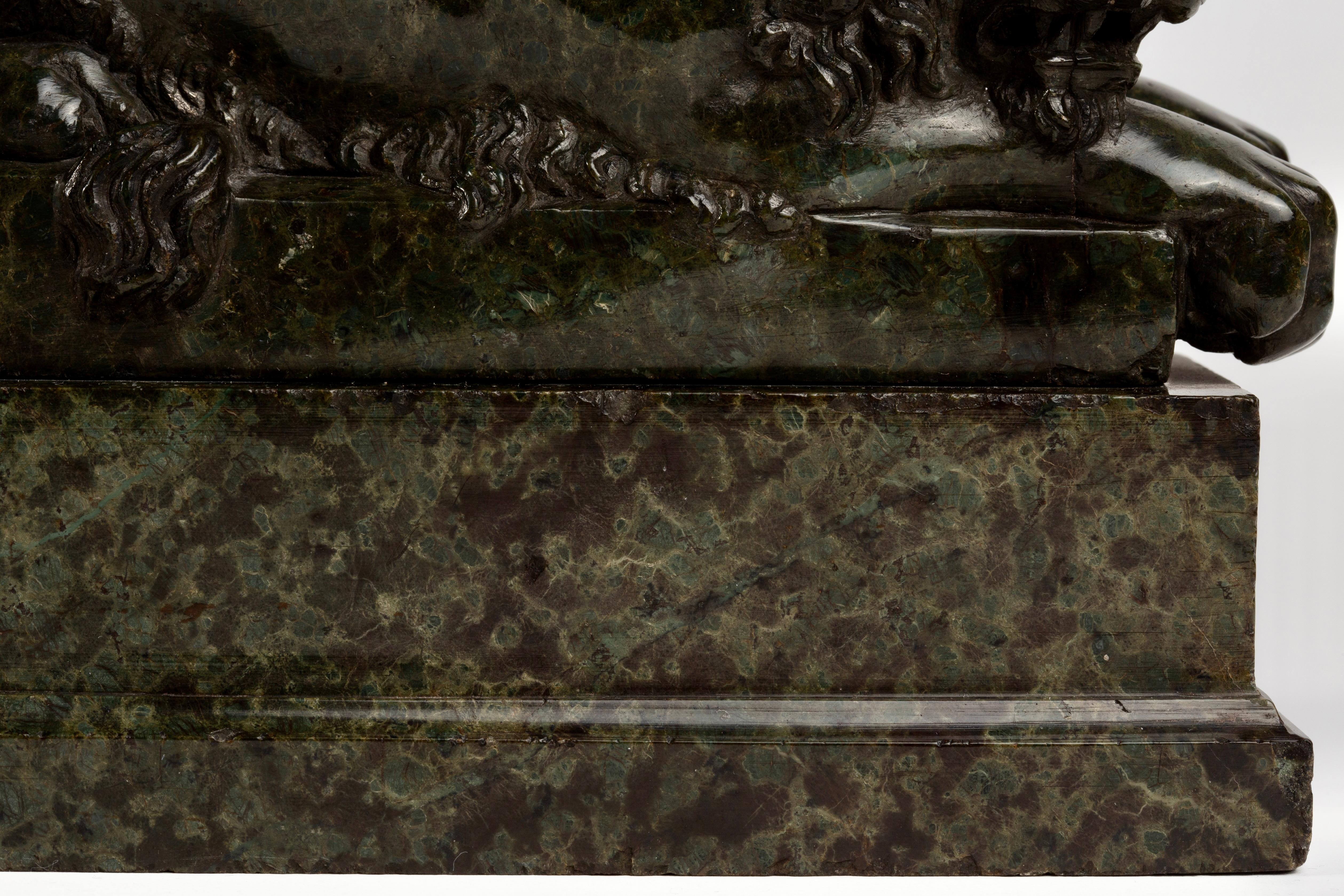 A Pair of Grand Tour Carved Verde Antico Marble Lions, After Antonio Canova in vendita 9