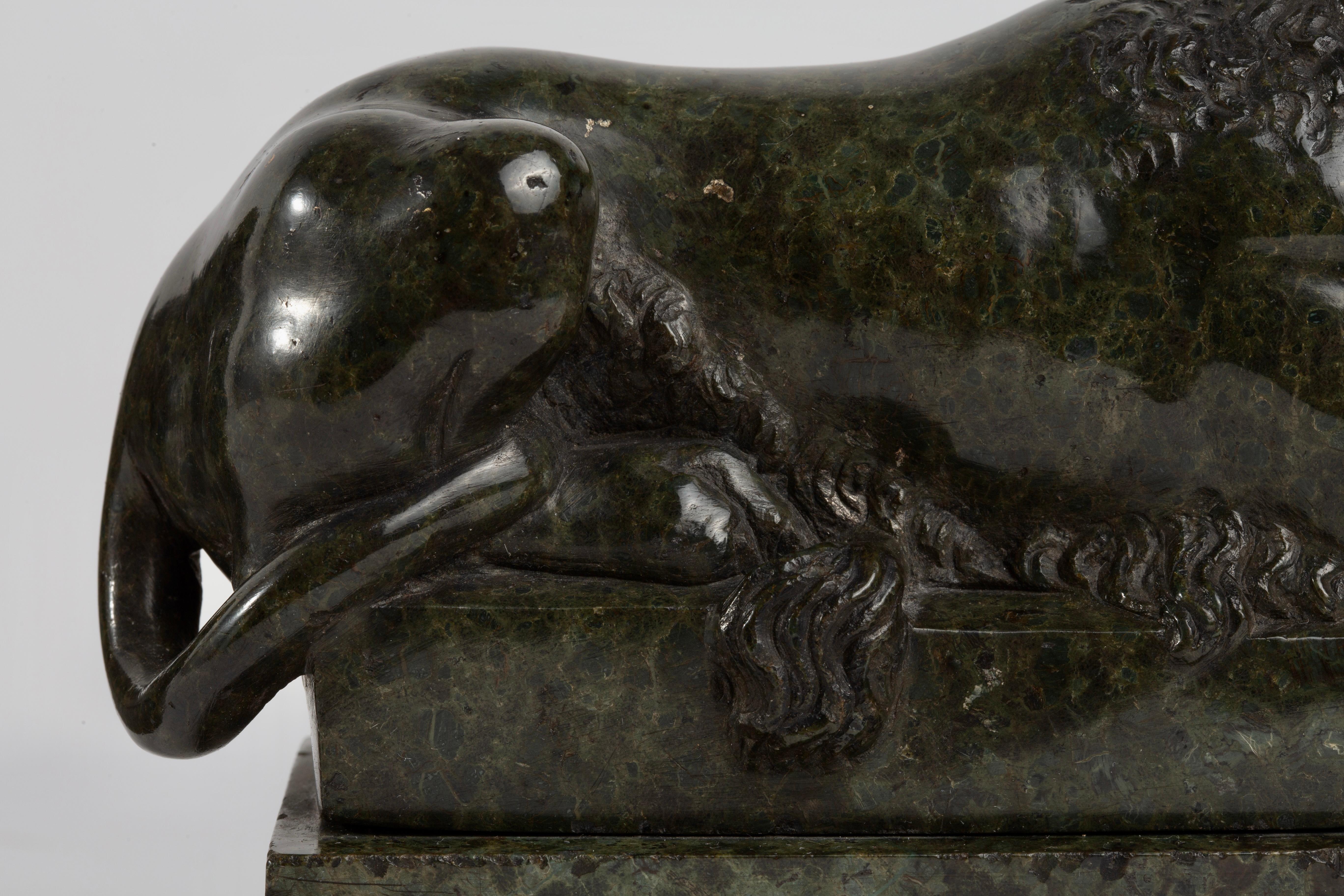 A Pair of Grand Tour Carved Verde Antico Marble Lions, After Antonio Canova in vendita 5