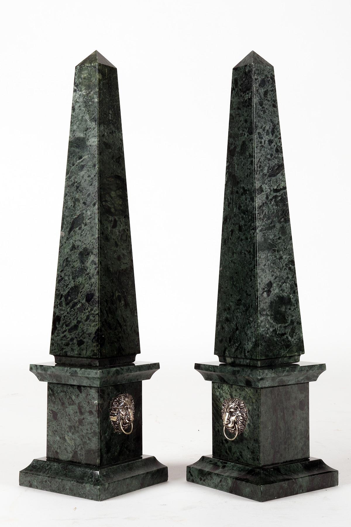 A pair of Grand Tour obelisks, Green Alps marble, Italy second half of 19th cent In Good Condition For Sale In Milan, IT